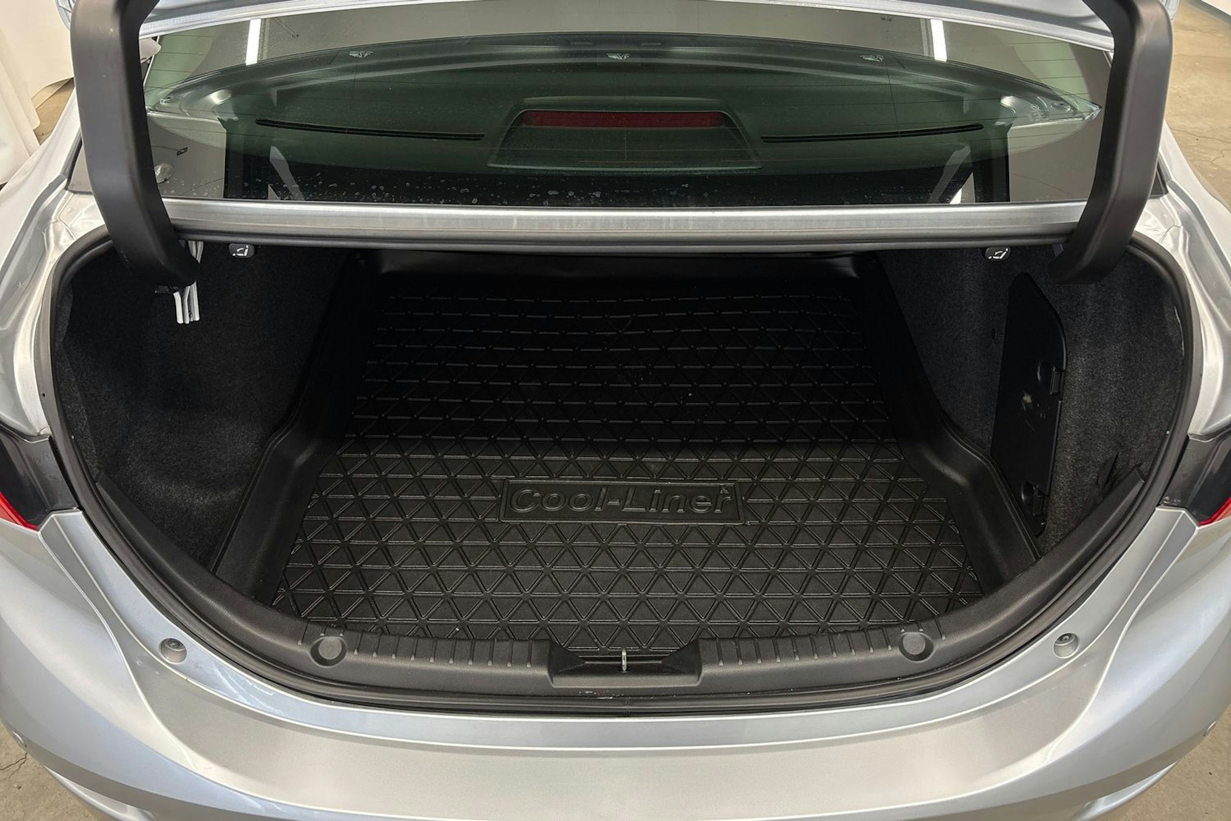 harmaa Mazda 3 2017 kuva 14.