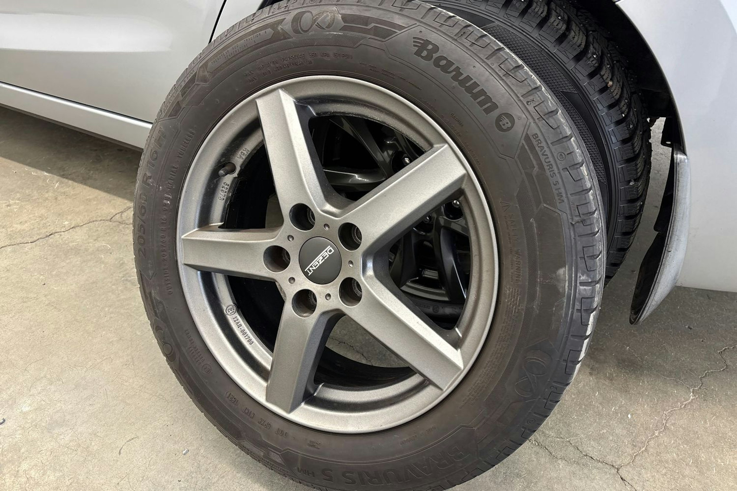 harmaa Mazda 3 2017 kuva 15.