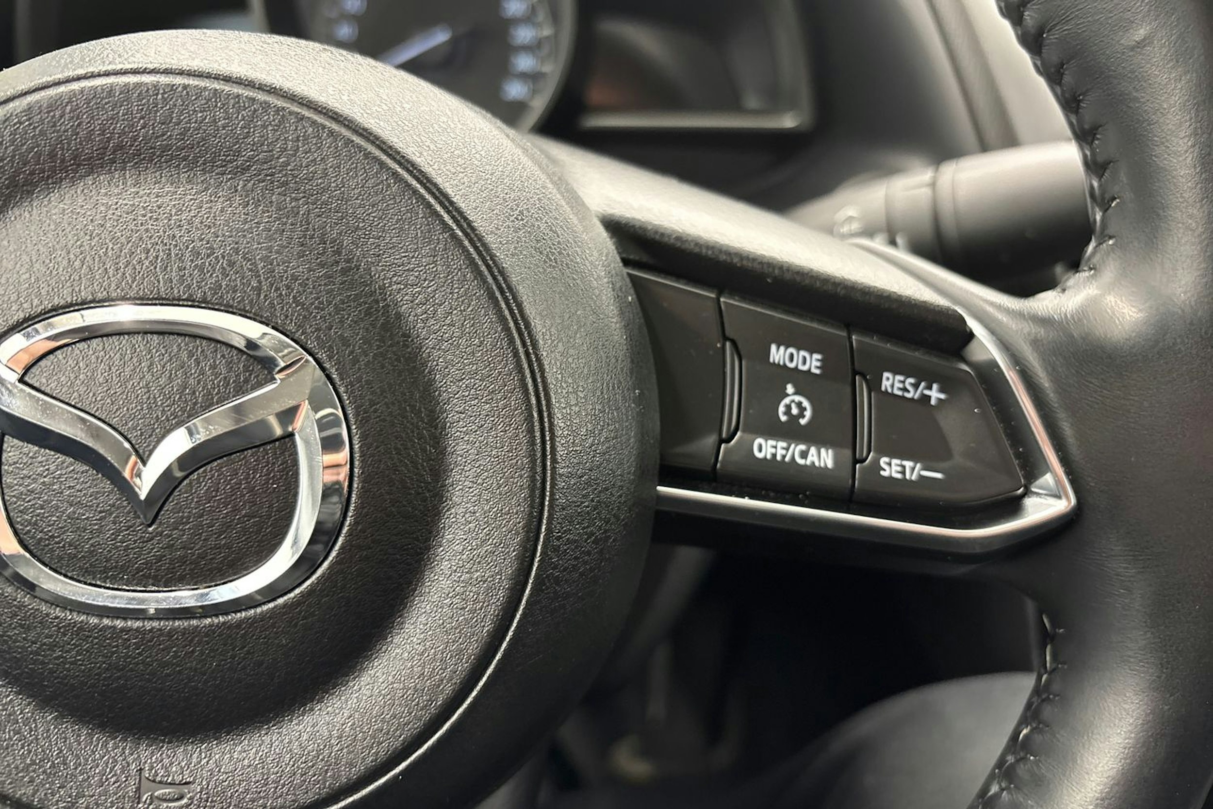 harmaa Mazda 3 2017 kuva 18.