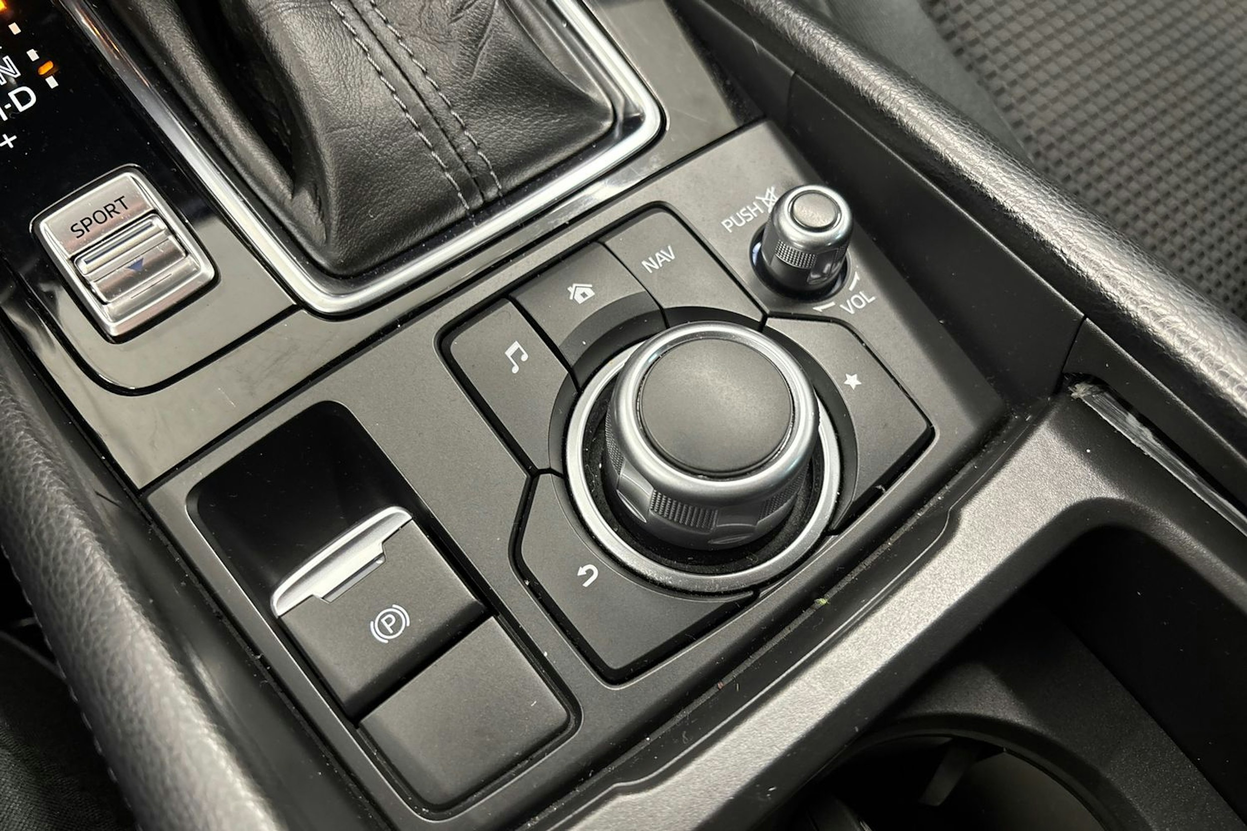 harmaa Mazda 3 2017 kuva 24.