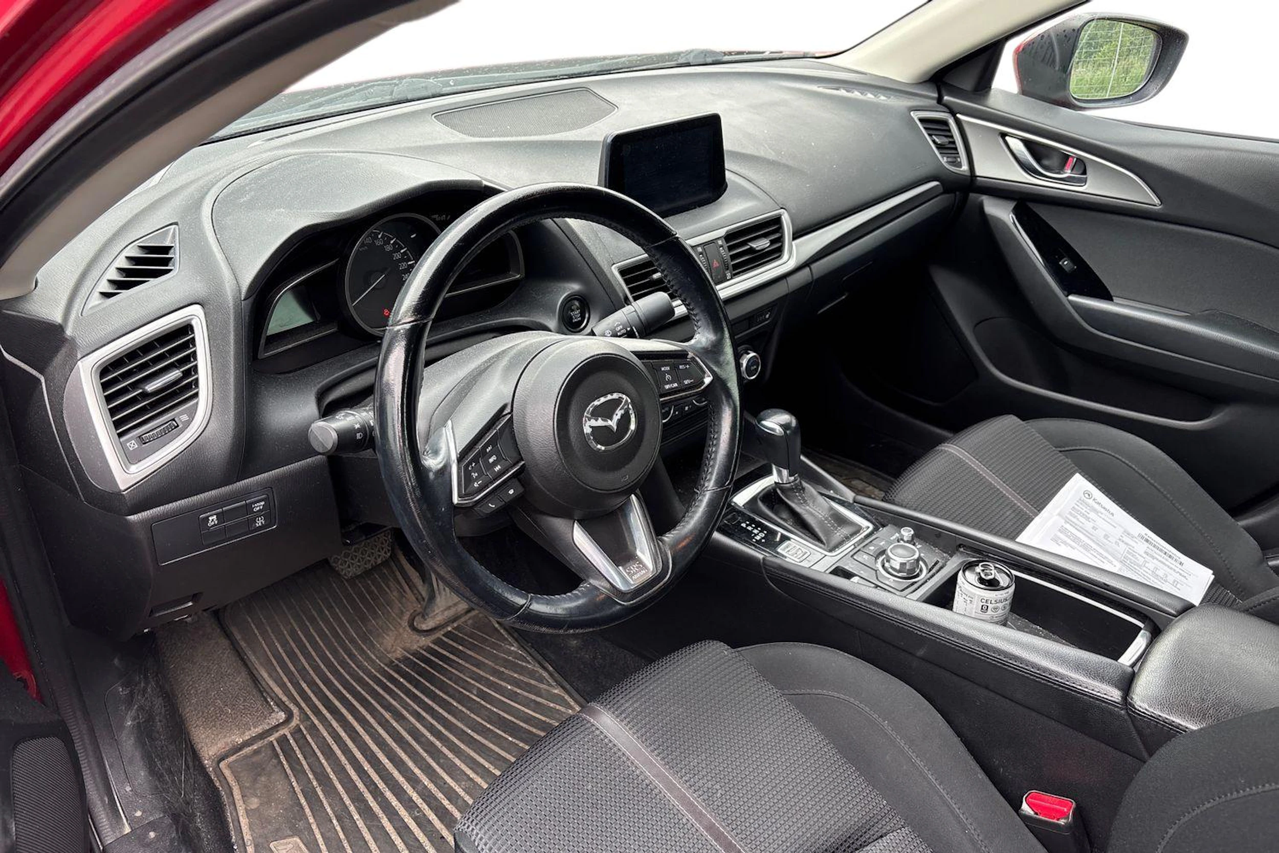 punainen Mazda 3 2017 kuva 3.