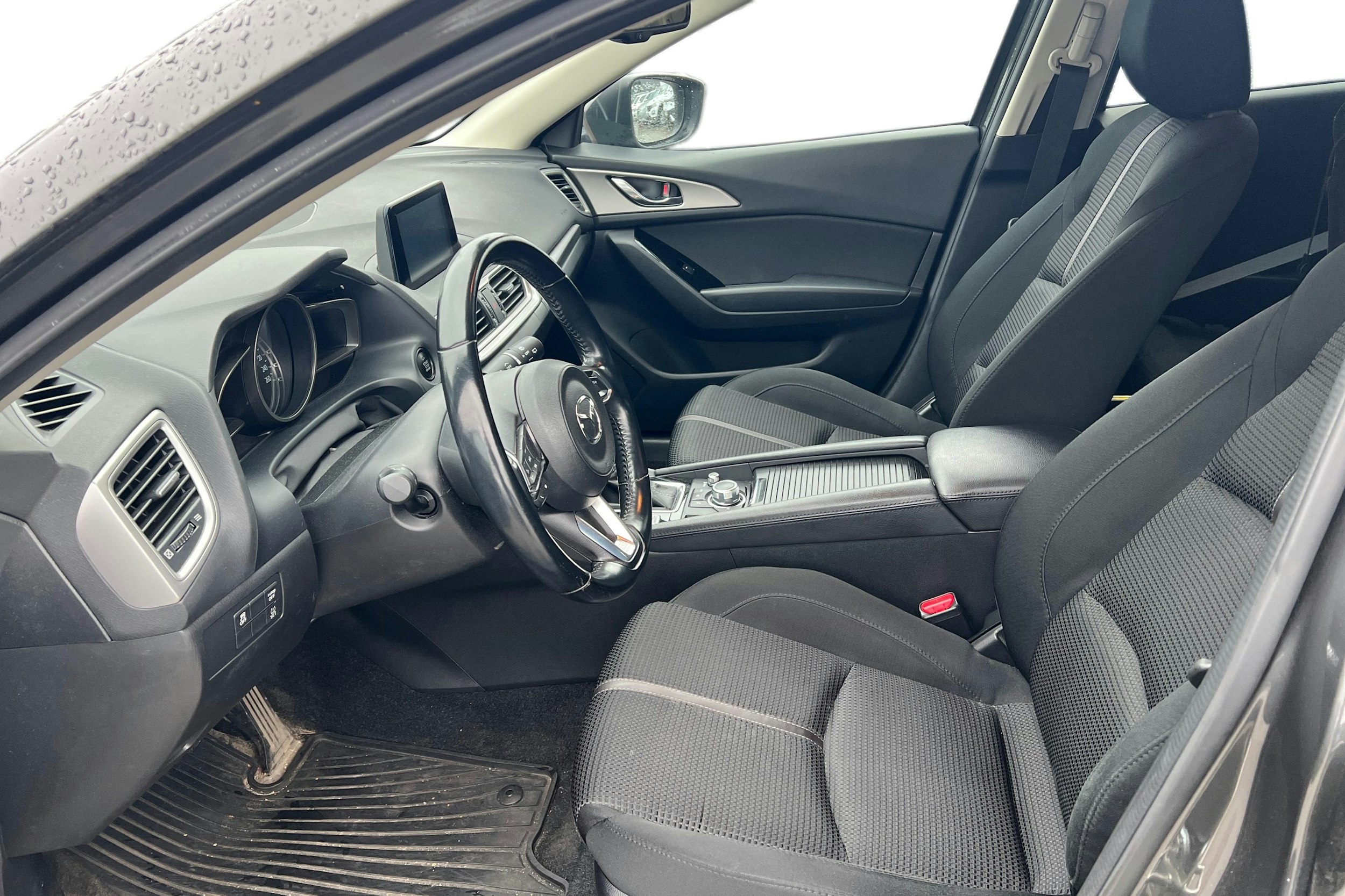 harmaa Mazda 3 2017 kuva 3.