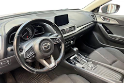 Punainen Mazda 3 2017 kuva 6.