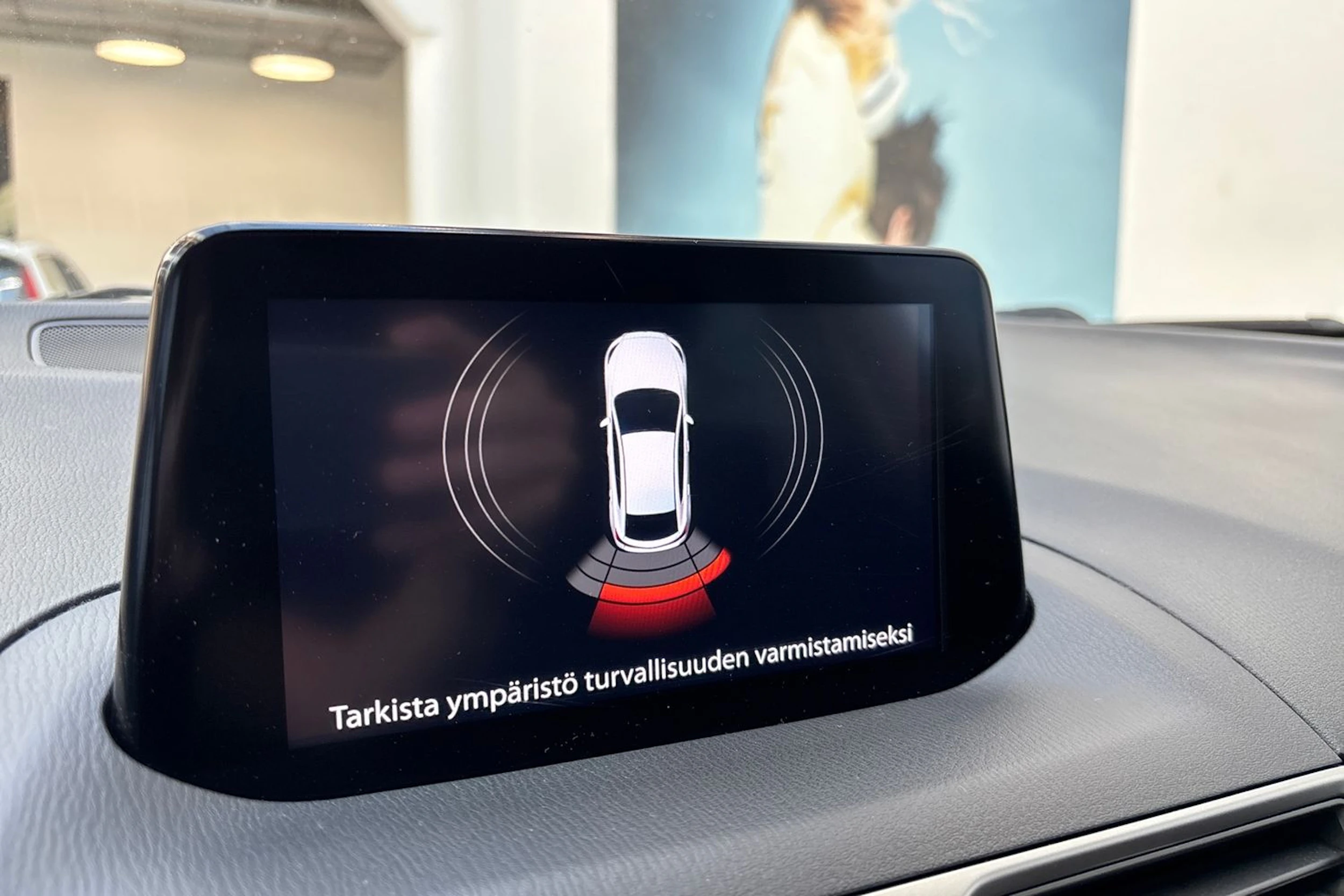 Punainen Mazda 3 2017 kuva 20.