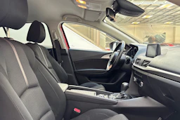Punainen Mazda 3 2017 kuva 22.