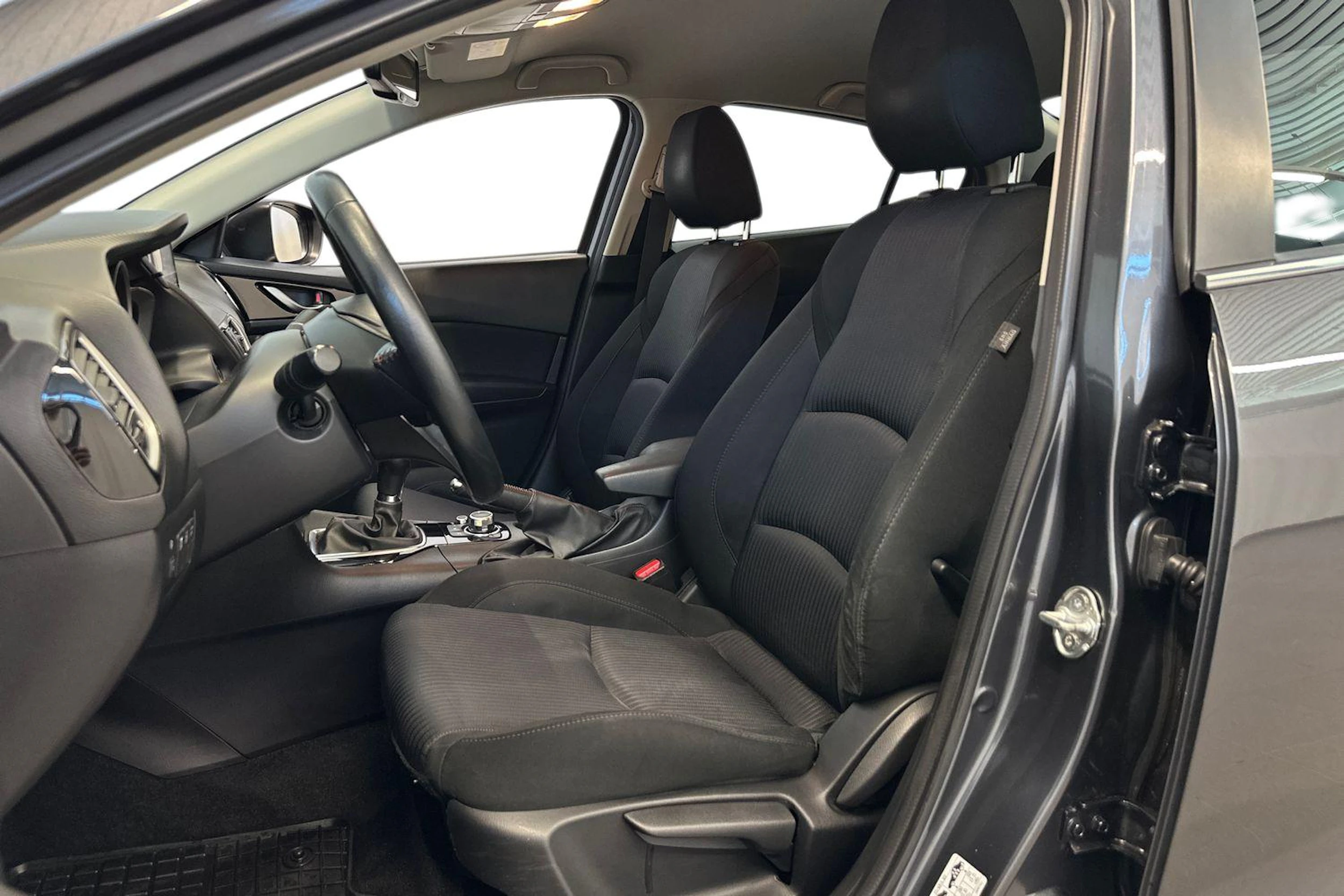 met. harmaa Mazda 3 2017 kuva 7.