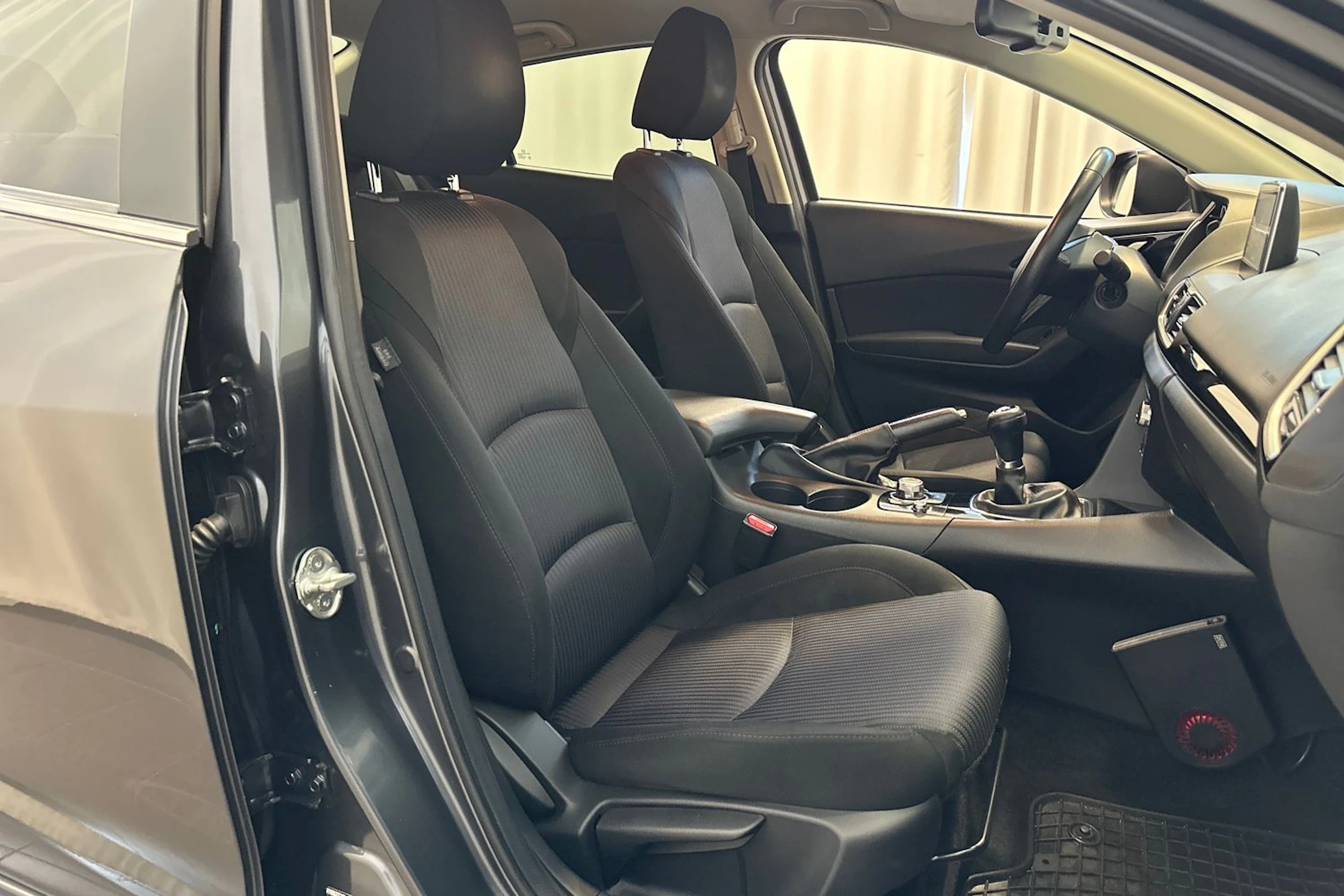 met. harmaa Mazda 3 2017 kuva 11.