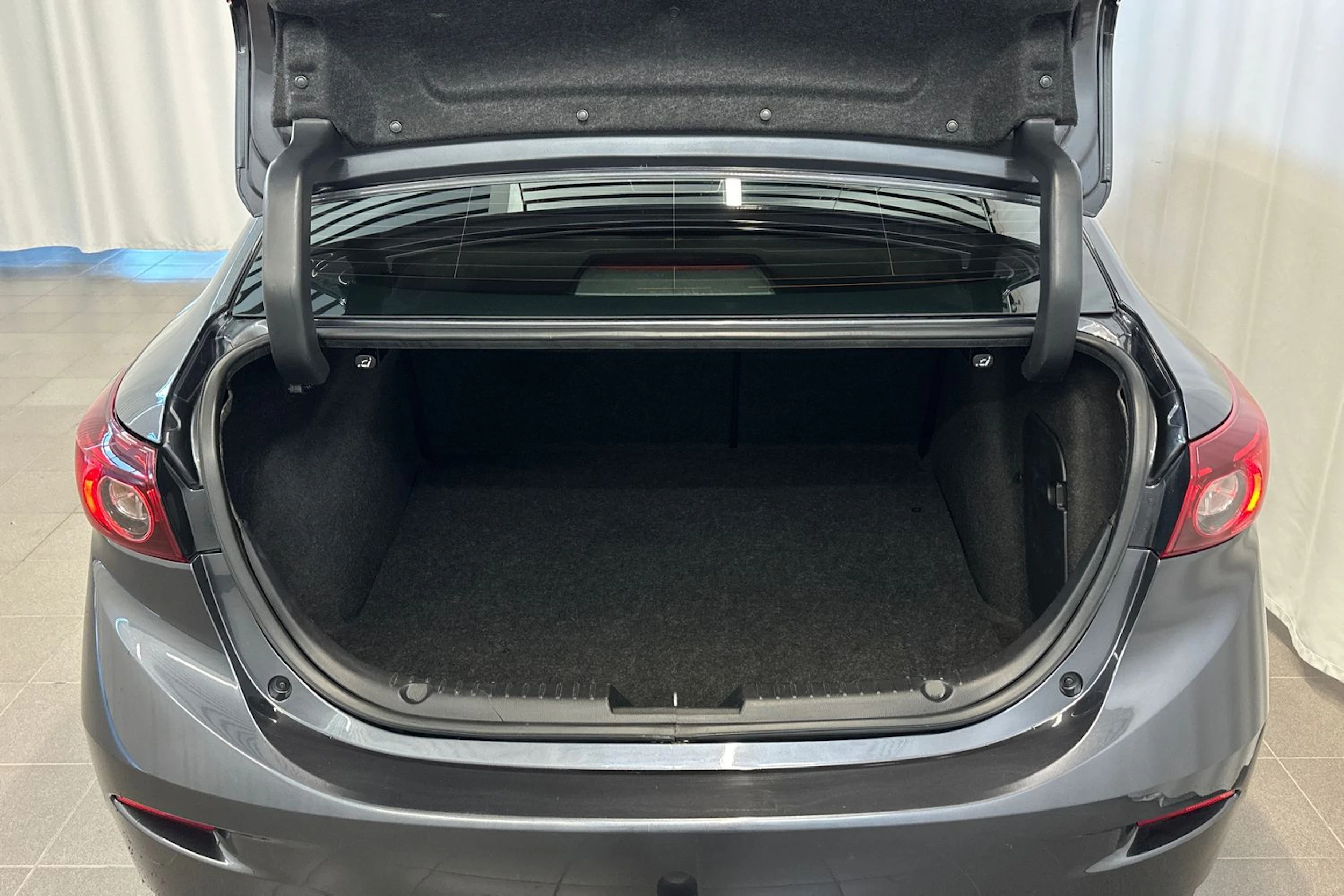 met. harmaa Mazda 3 2017 kuva 13.