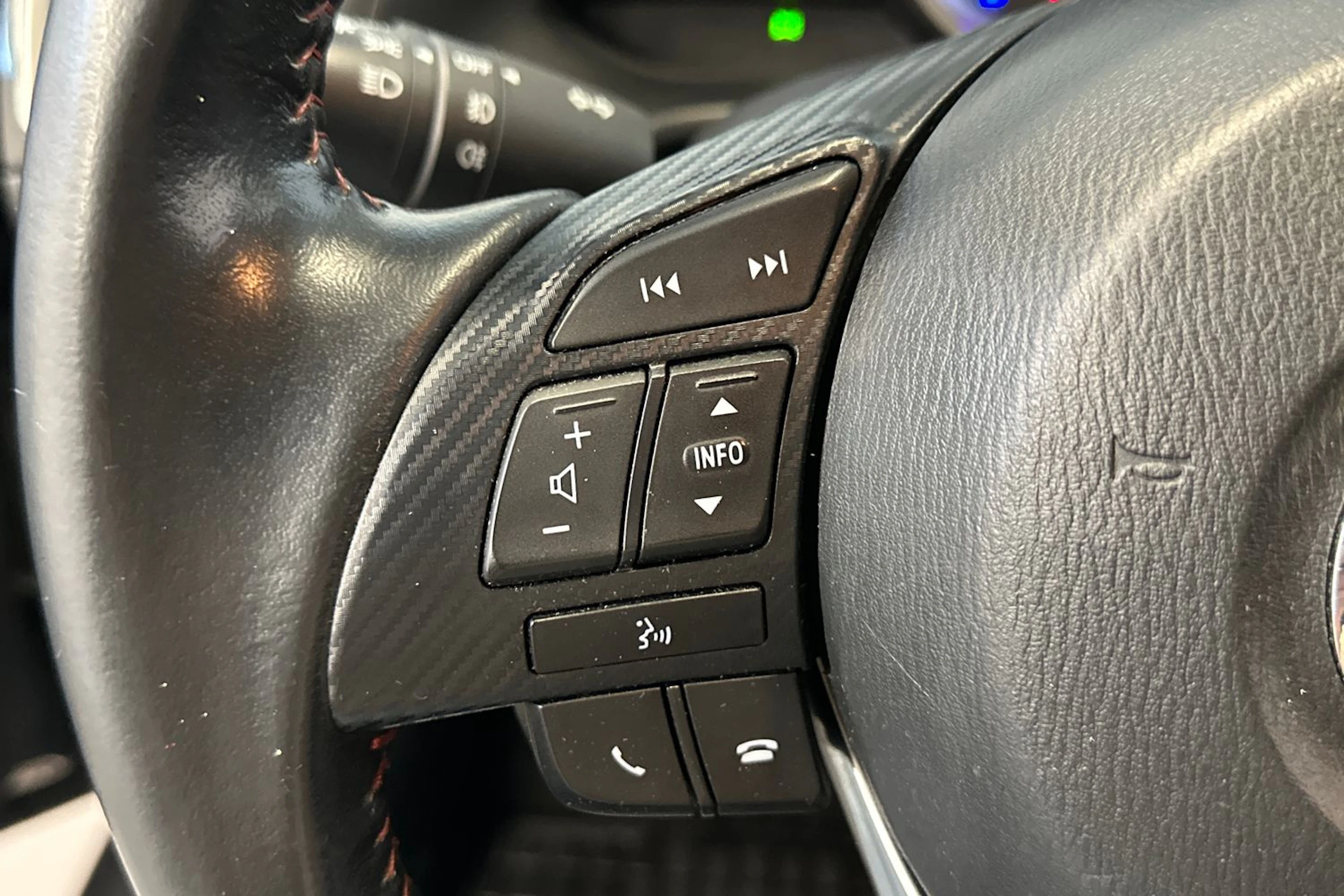 met. harmaa Mazda 3 2017 kuva 17.
