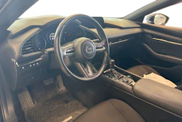 Musta Mazda 3 2020 kuva 3.