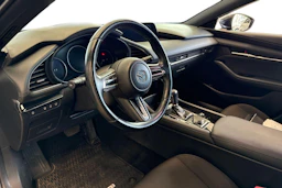 Musta Mazda 3 2020 kuva 8.