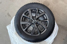 Musta Mazda 3 2020 kuva 16.
