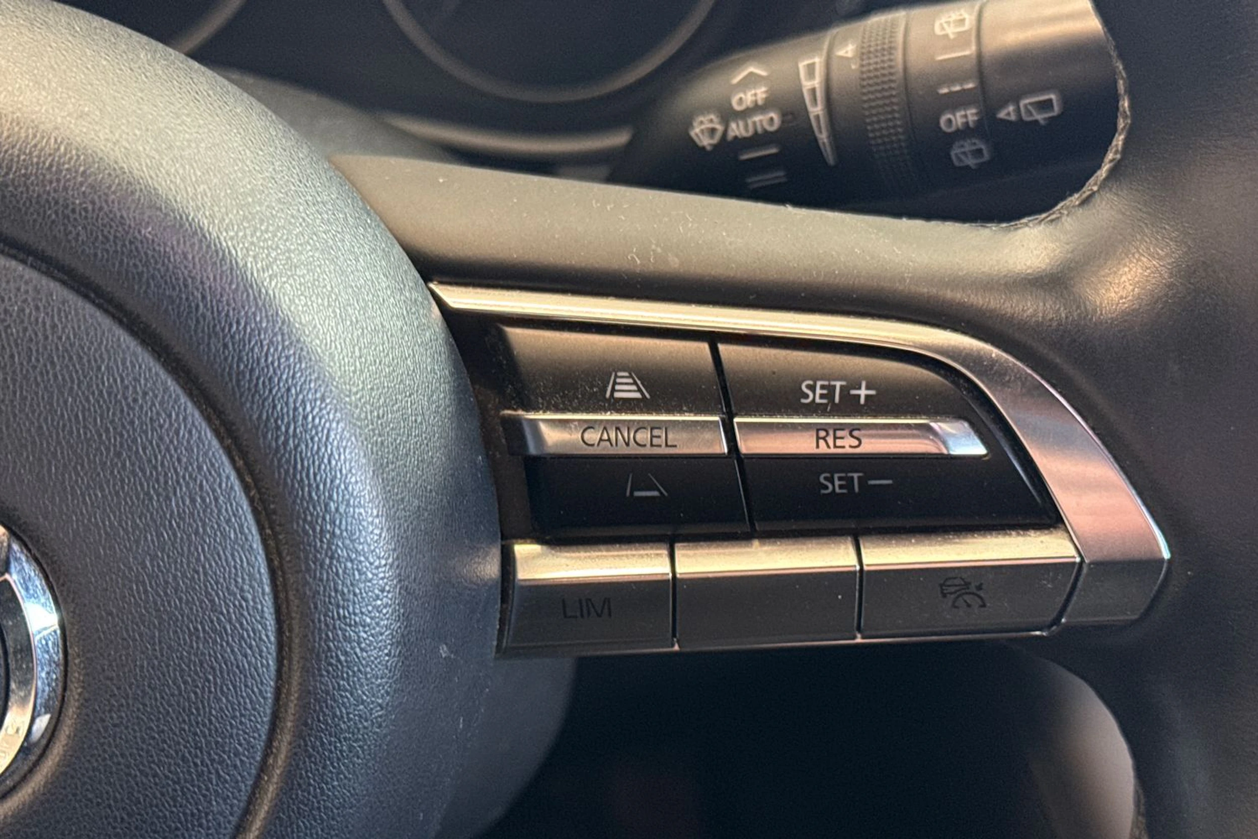 Musta Mazda 3 2020 kuva 20.
