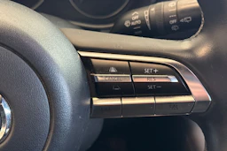 Musta Mazda 3 2020 kuva 20.