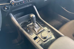 Musta Mazda 3 2020 kuva 31.