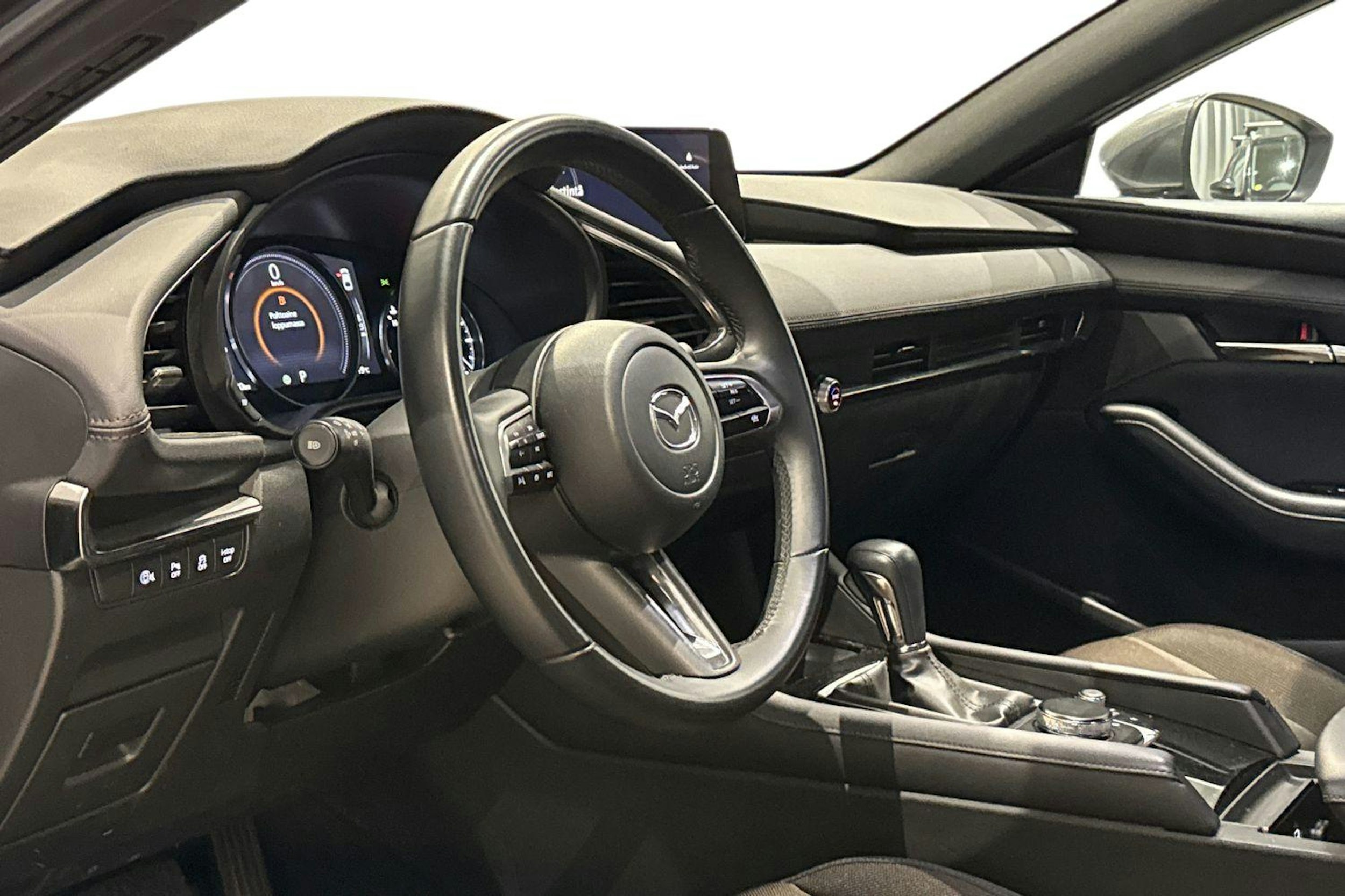 harmaa Mazda 3 2023 kuva 7.