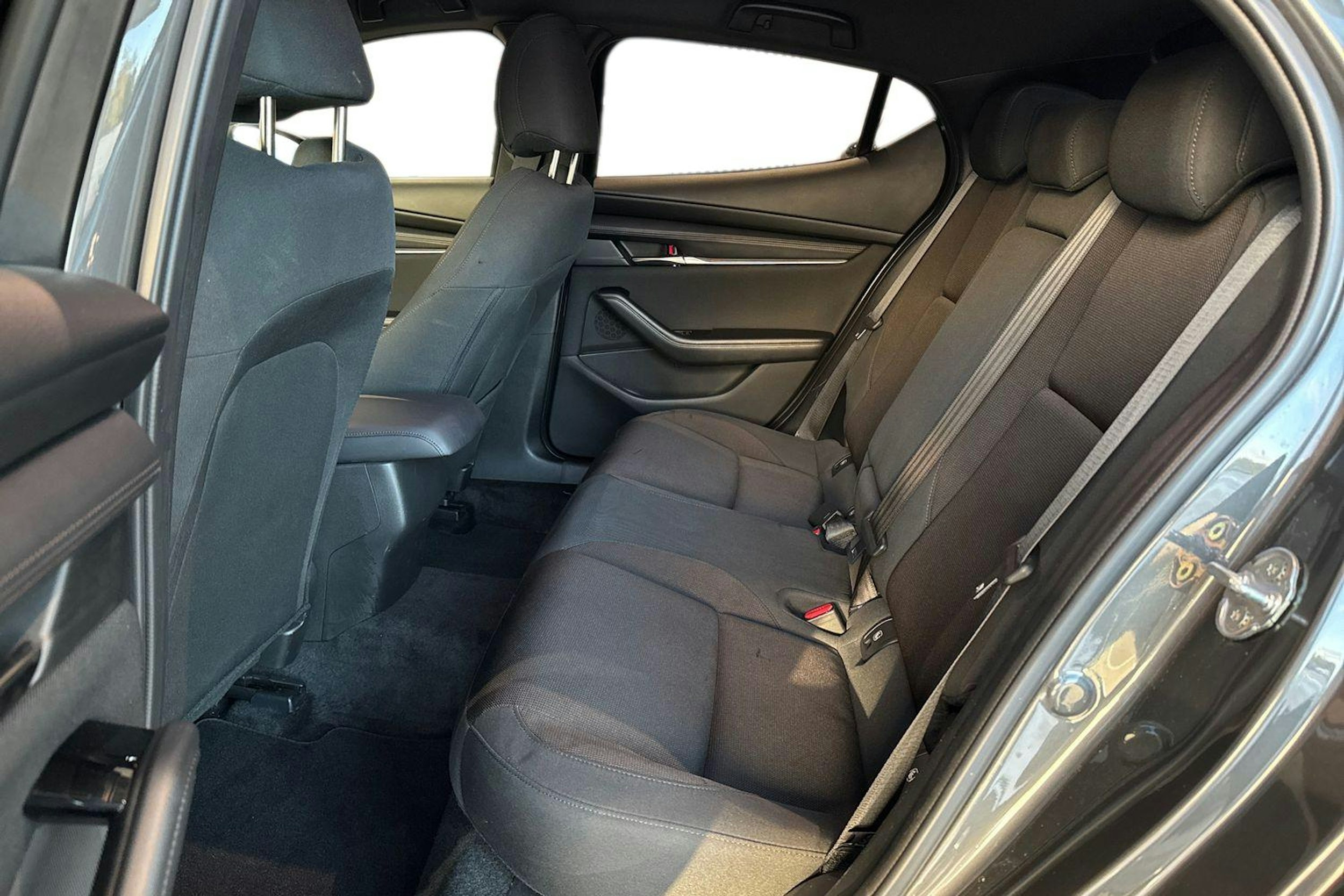 harmaa Mazda 3 2023 kuva 10.