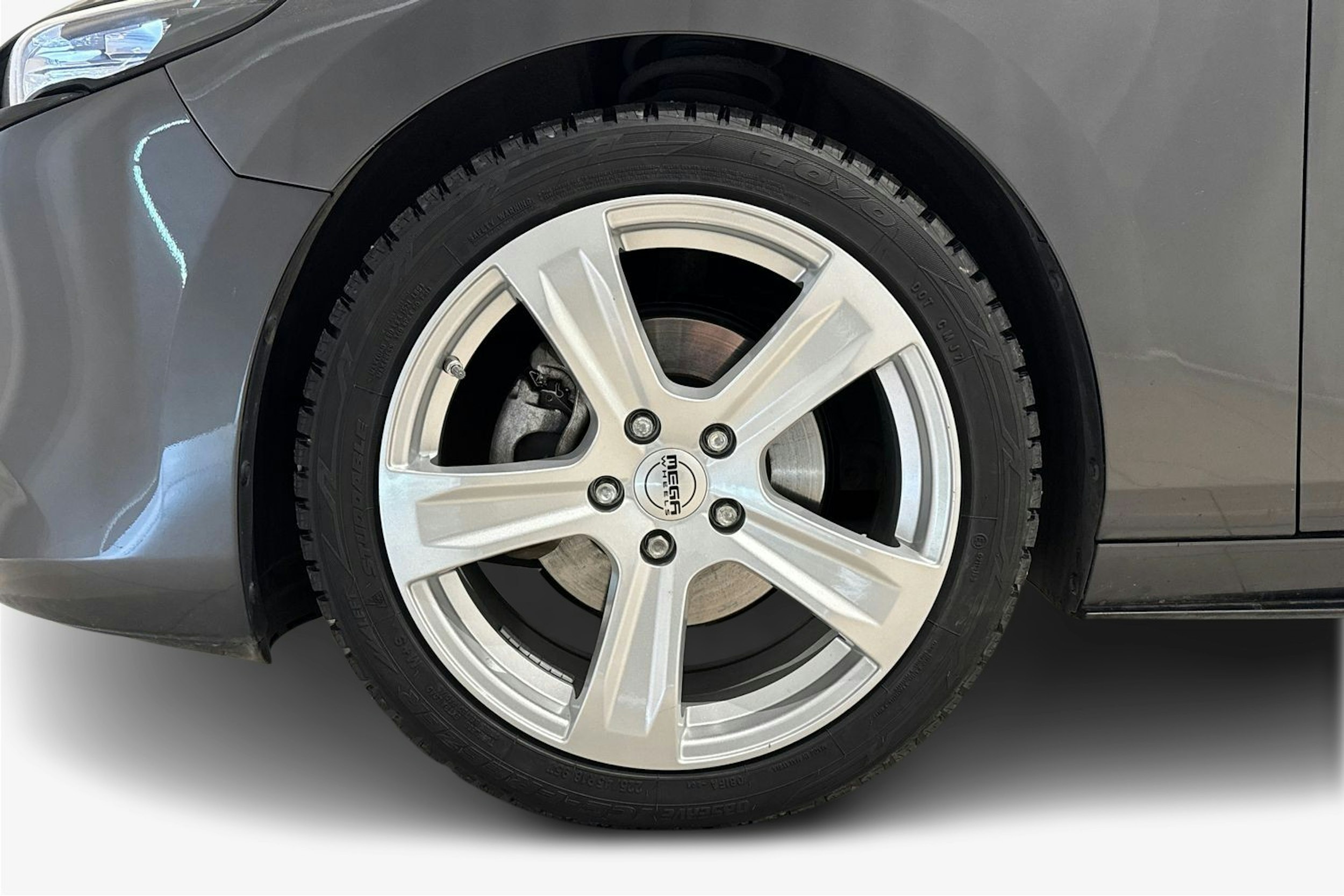 harmaa Mazda 3 2023 kuva 11.