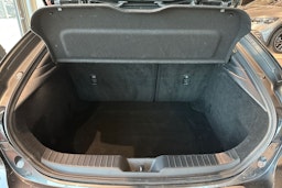 harmaa Mazda 3 2023 kuva 15.