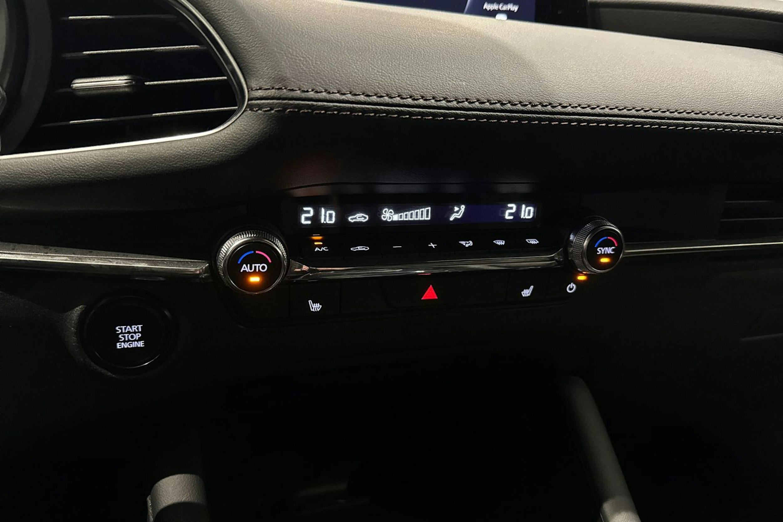 harmaa Mazda 3 2023 kuva 22.