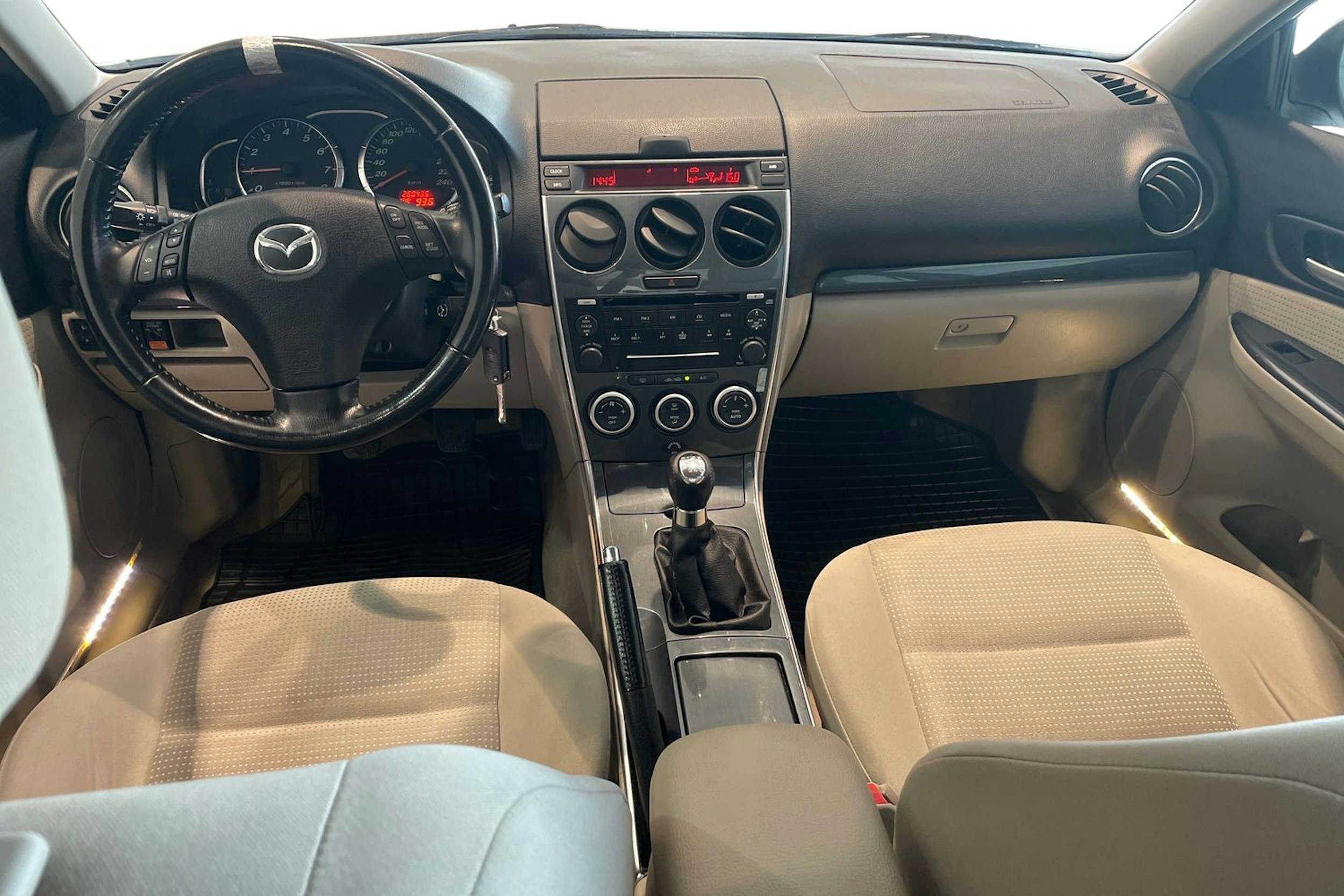 harmaa Mazda 6 2006 kuva 9.