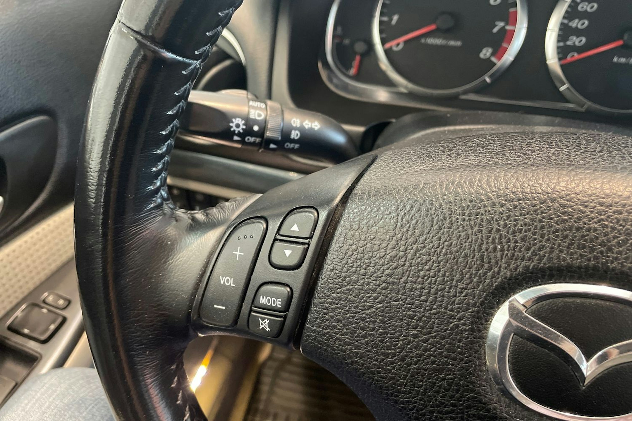 harmaa Mazda 6 2006 kuva 17.