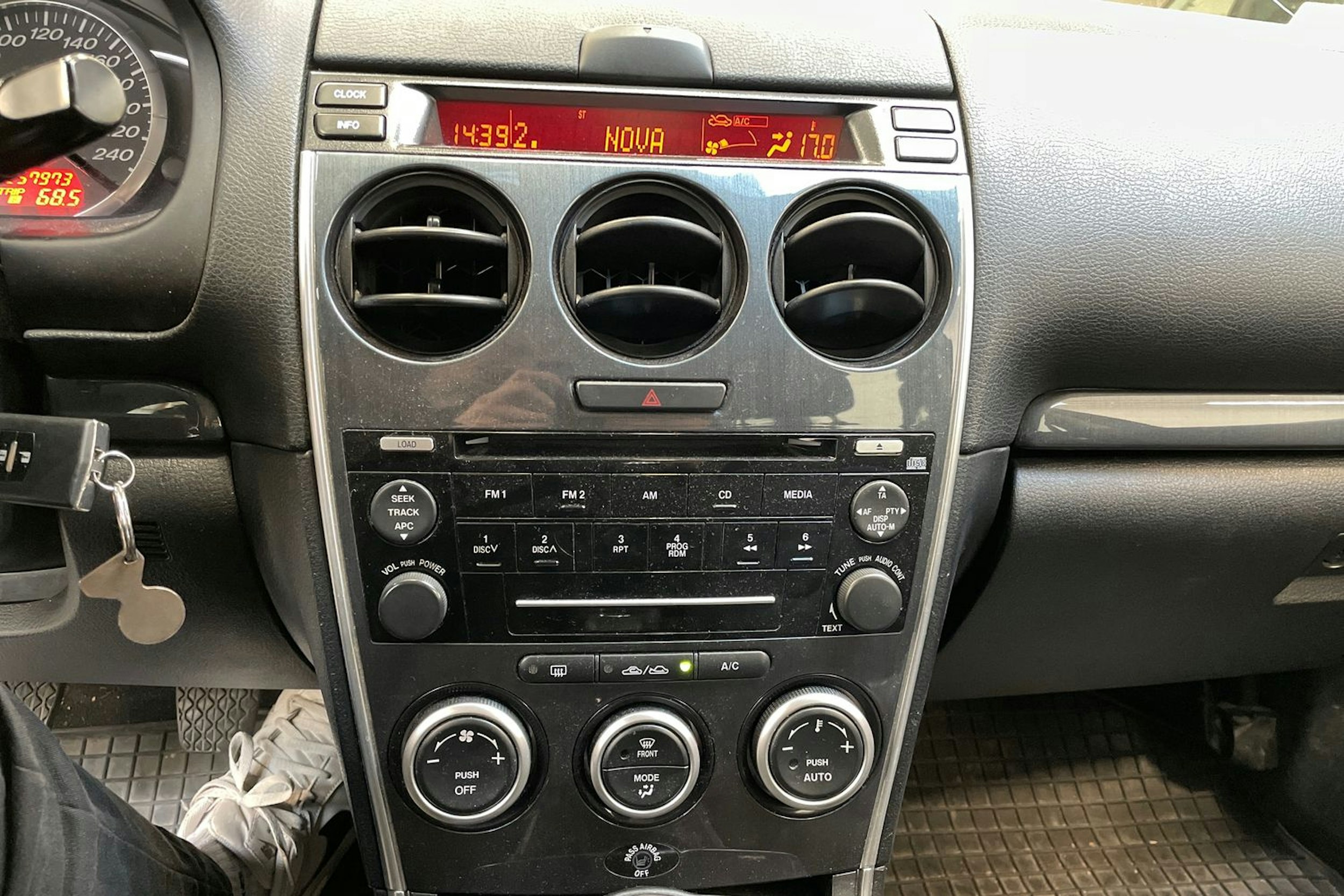 harmaa Mazda 6 2006 kuva 14.