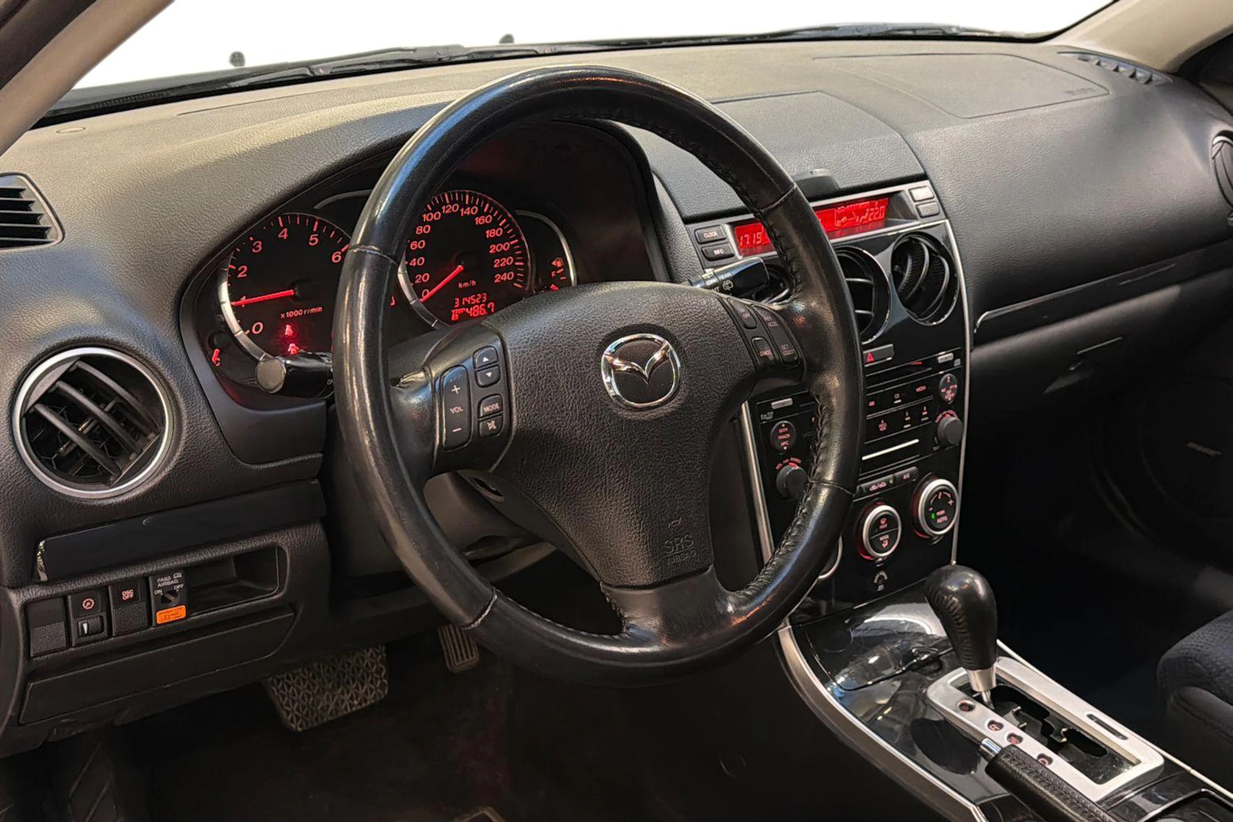 harmaa Mazda 6 2007 kuva 6.