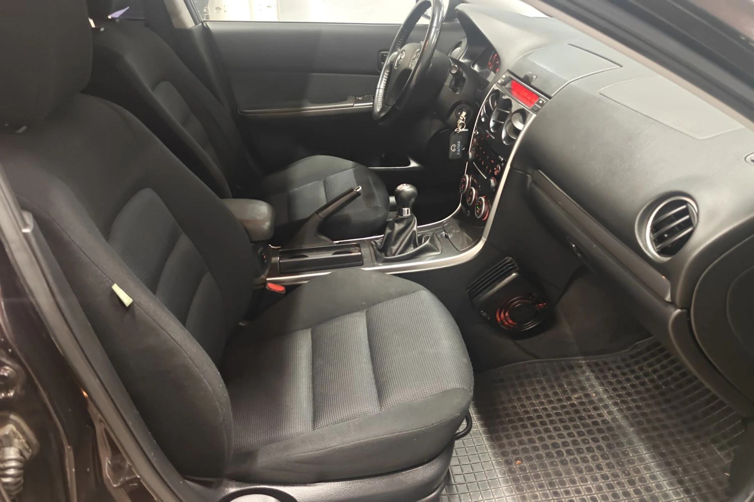 punainen Mazda 6 2007 kuva 17.