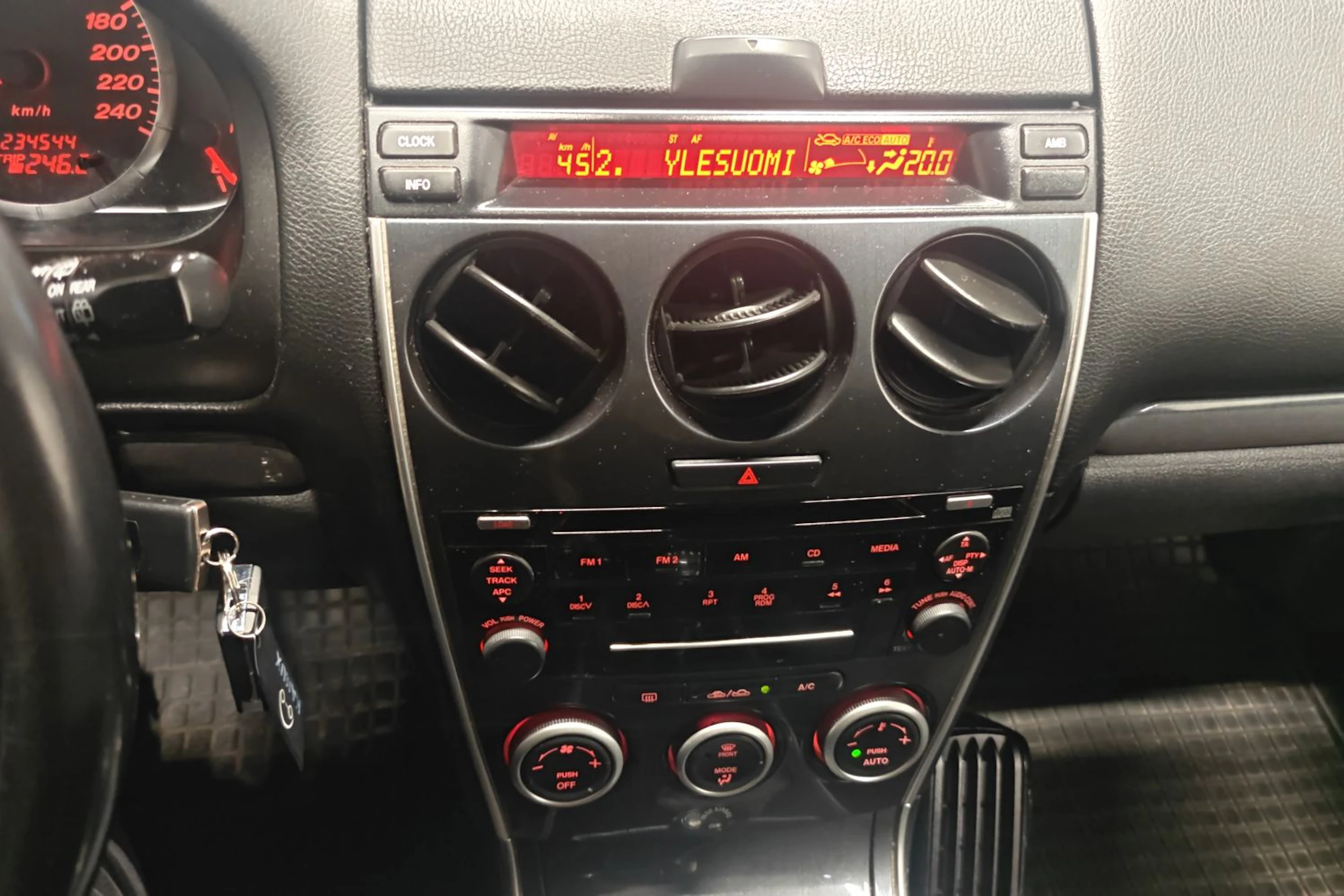punainen Mazda 6 2007 kuva 19.