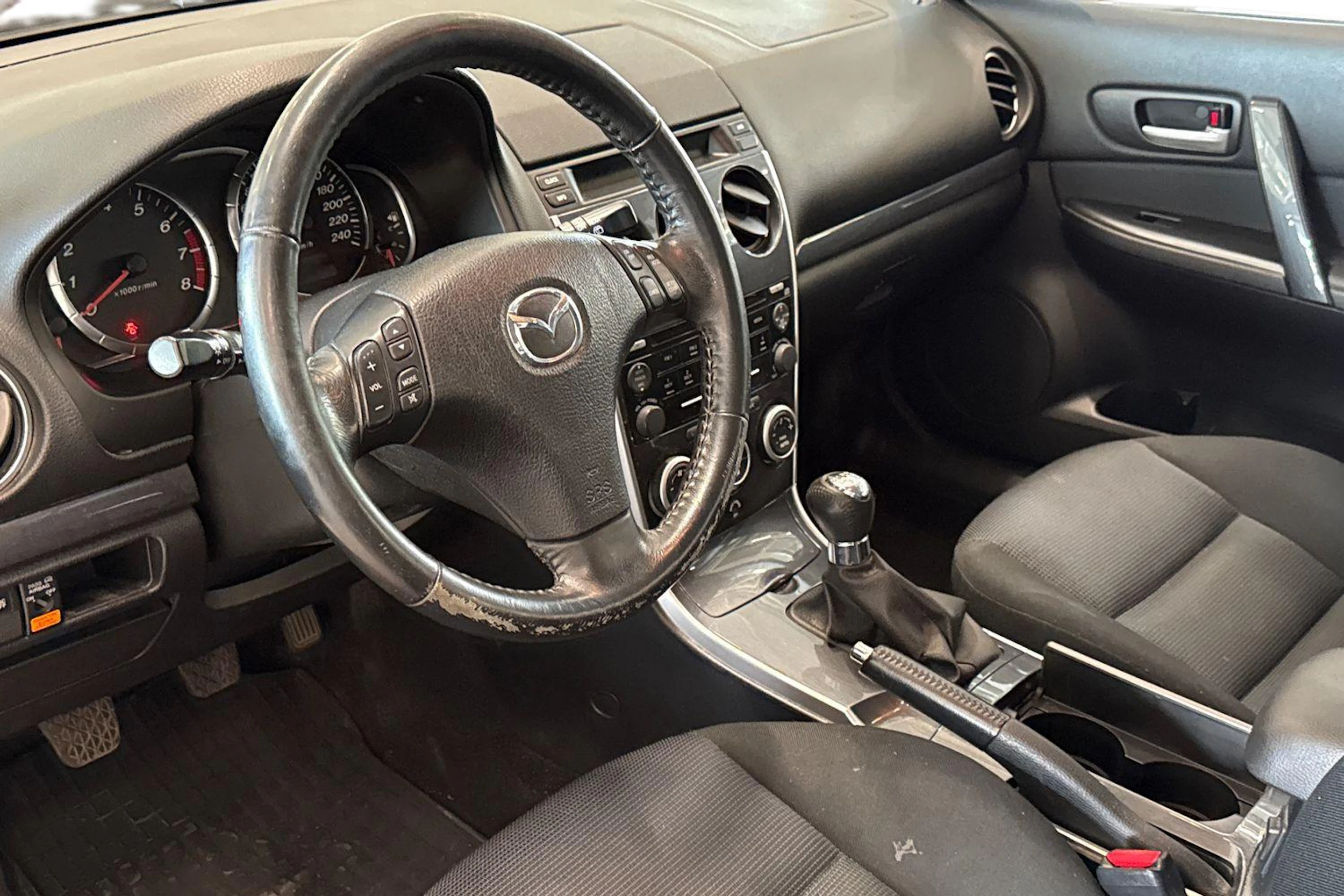punainen Mazda 6 2008 kuva 8.