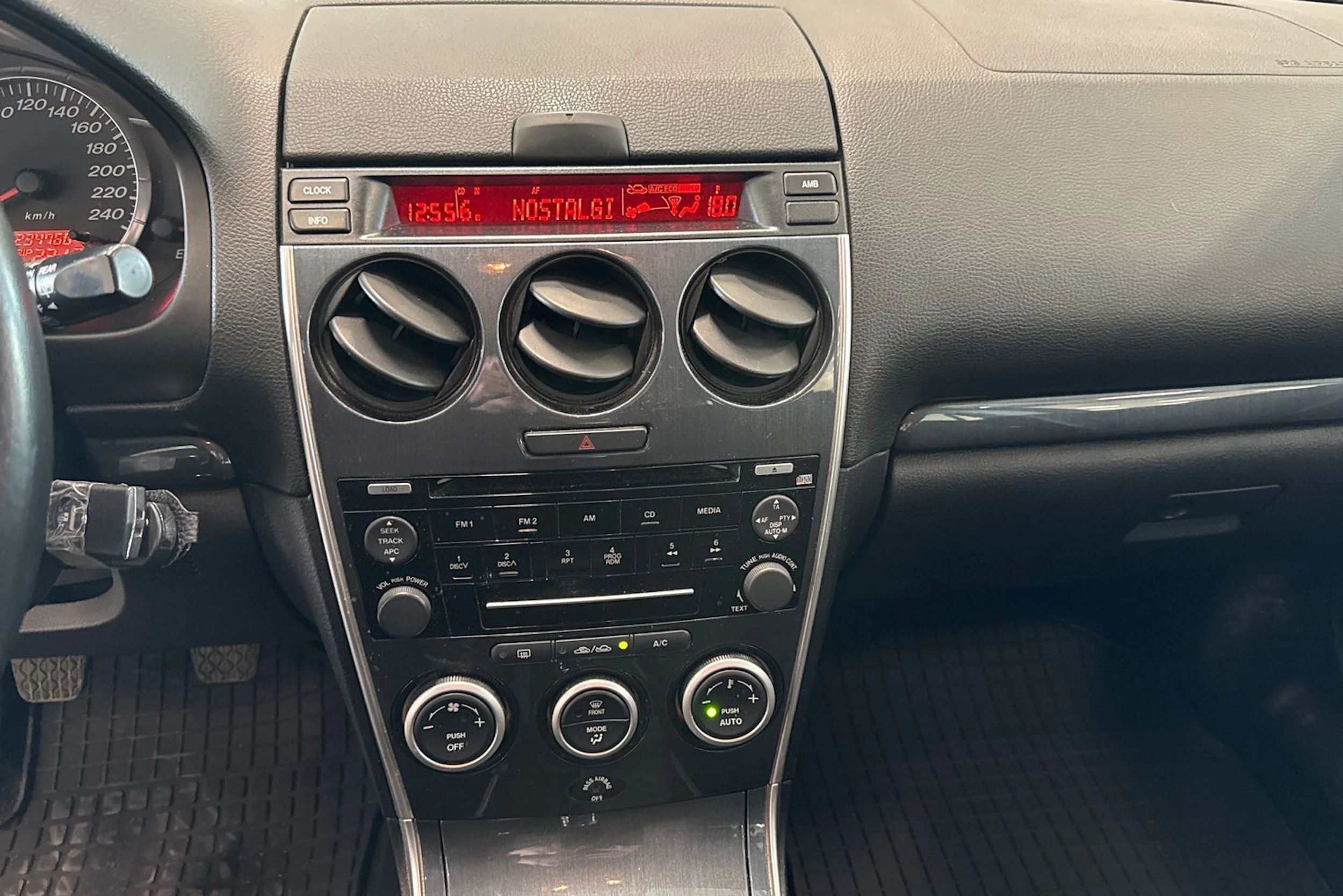 punainen Mazda 6 2008 kuva 19.