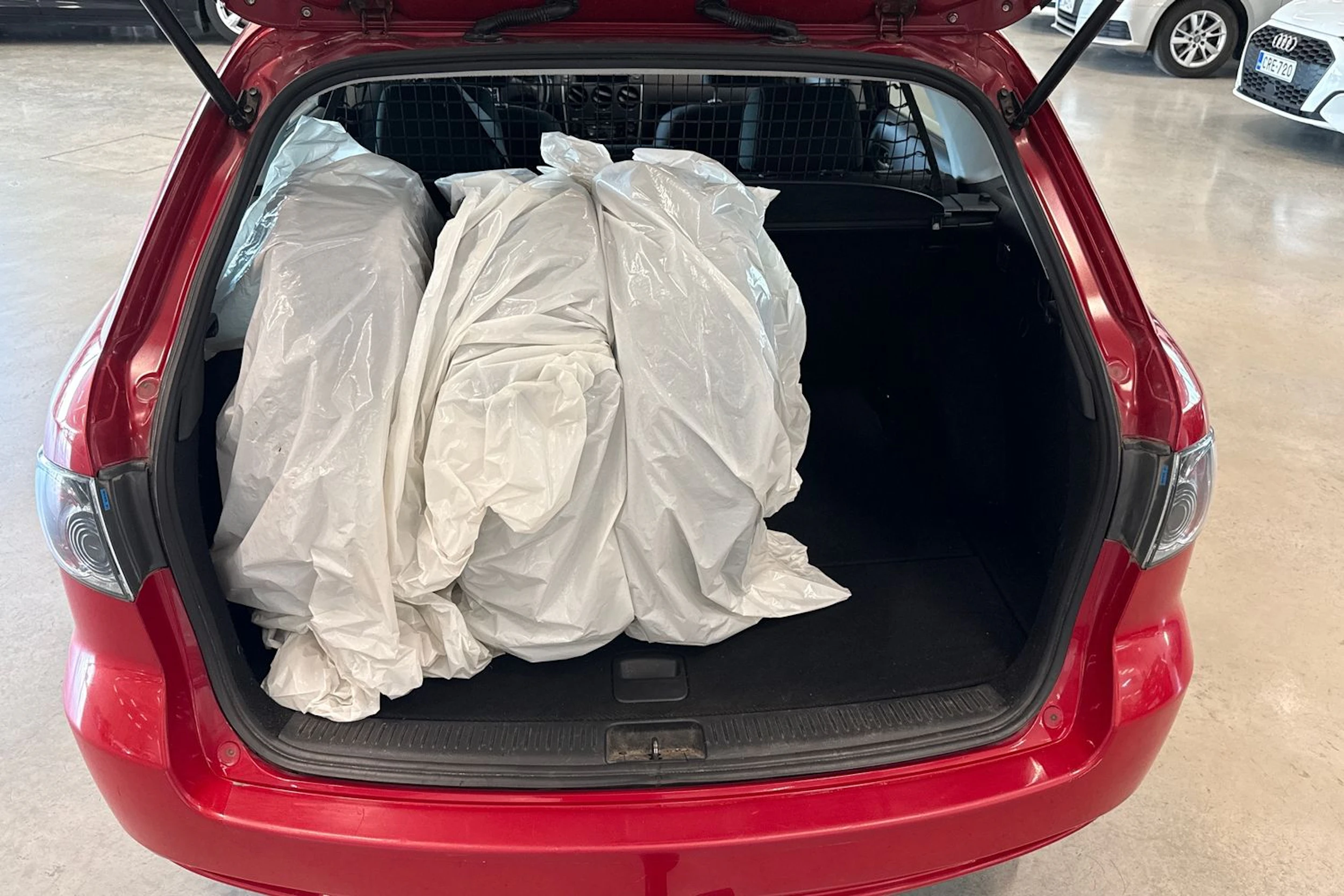 punainen Mazda 6 2008 kuva 22.