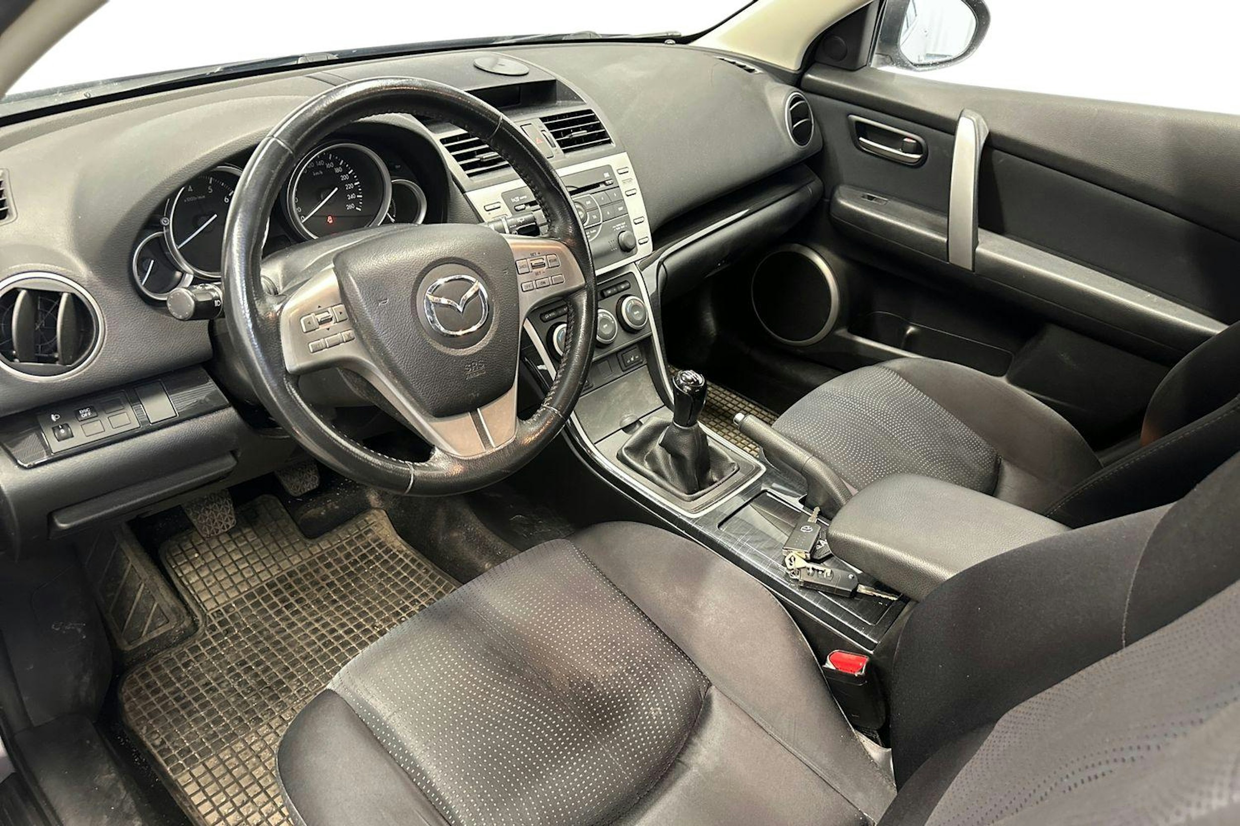 harmaa Mazda 6 2008 kuva 3.