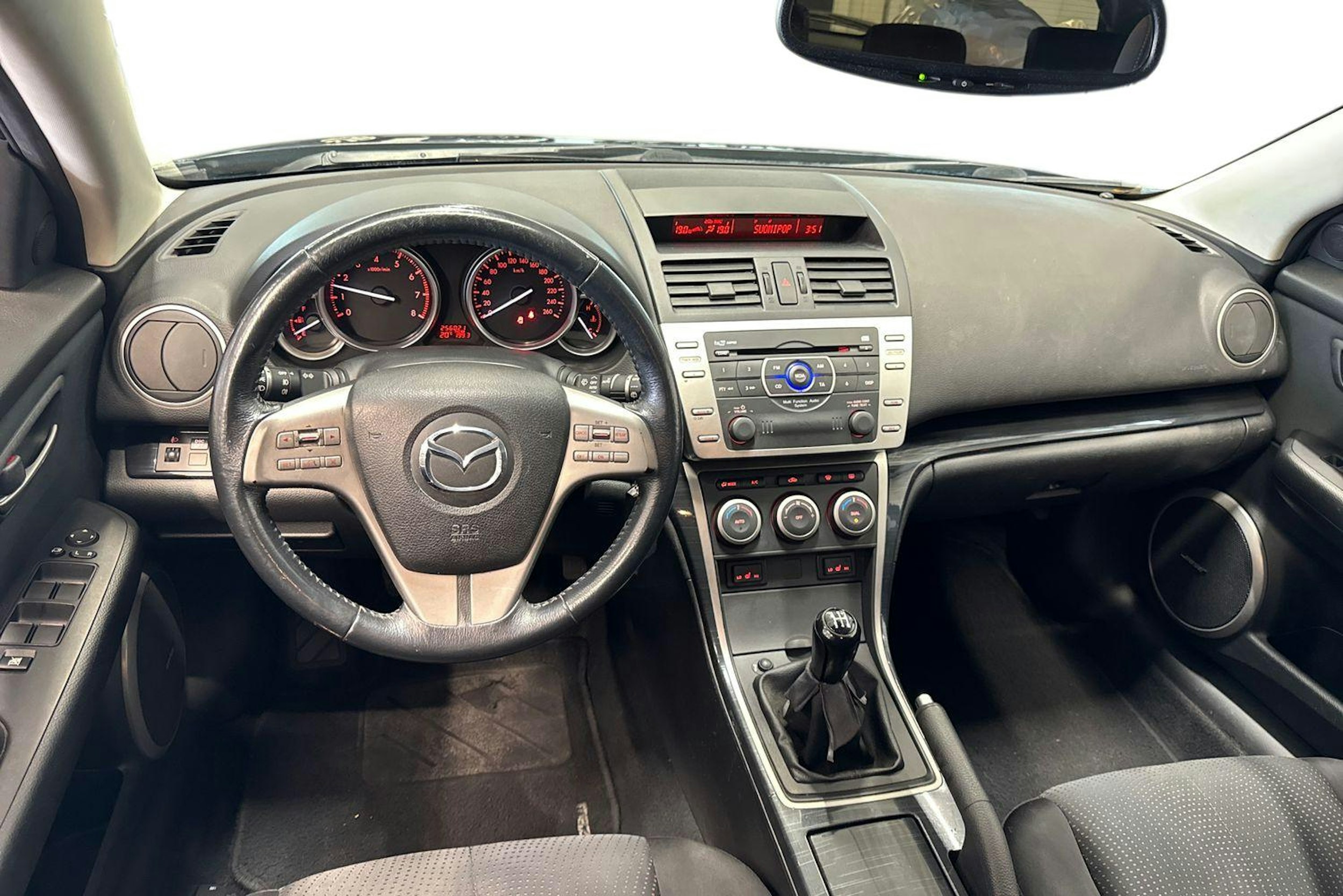 sininen Mazda 6 2008 kuva 9.