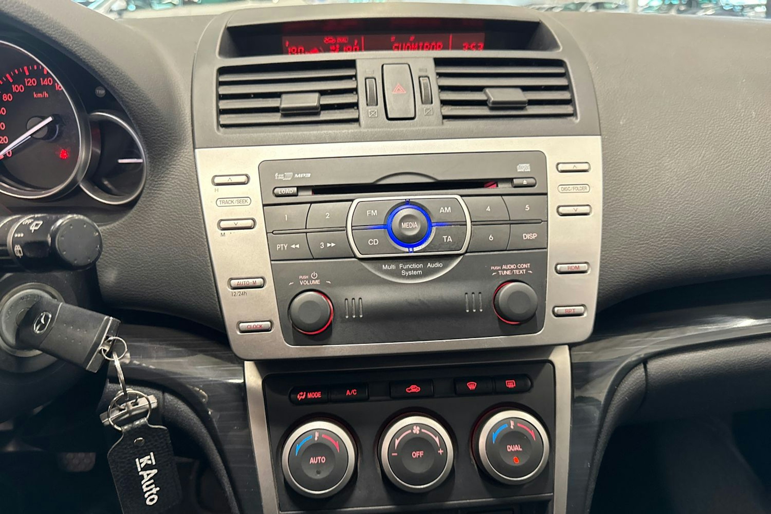 sininen Mazda 6 2008 kuva 15.