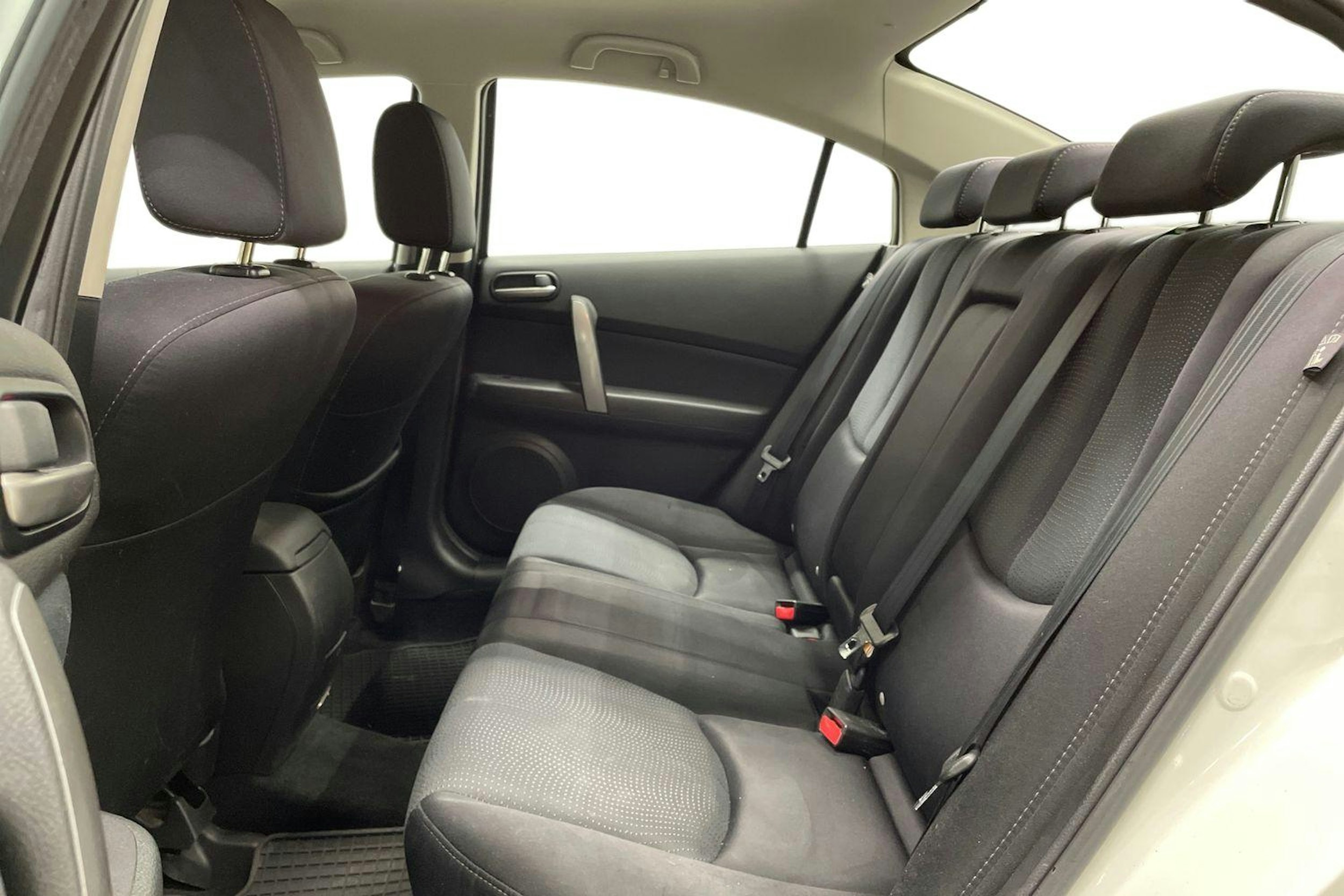 Valkoinen Mazda 6 2008 kuva 8.