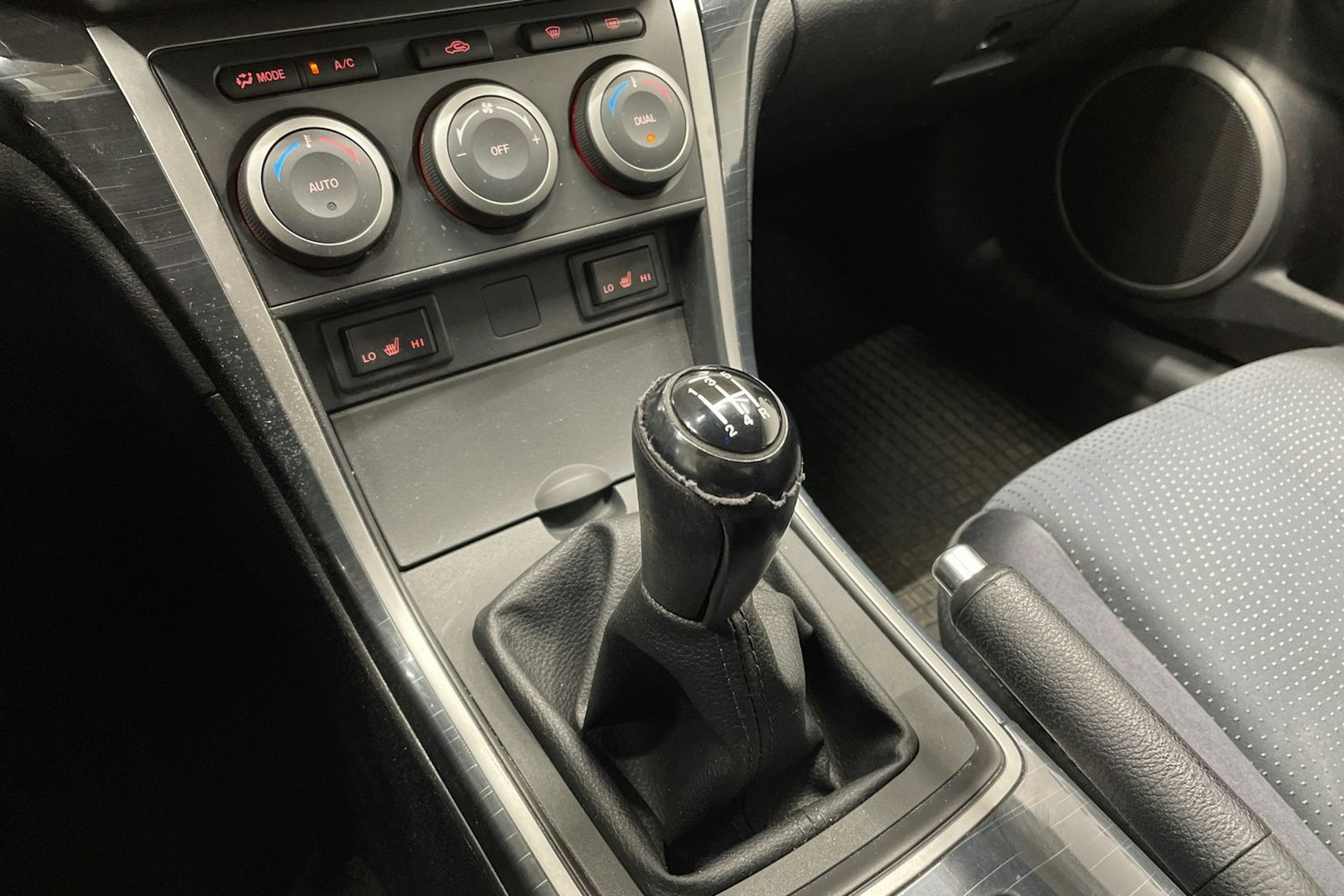 Valkoinen Mazda 6 2008 kuva 15.