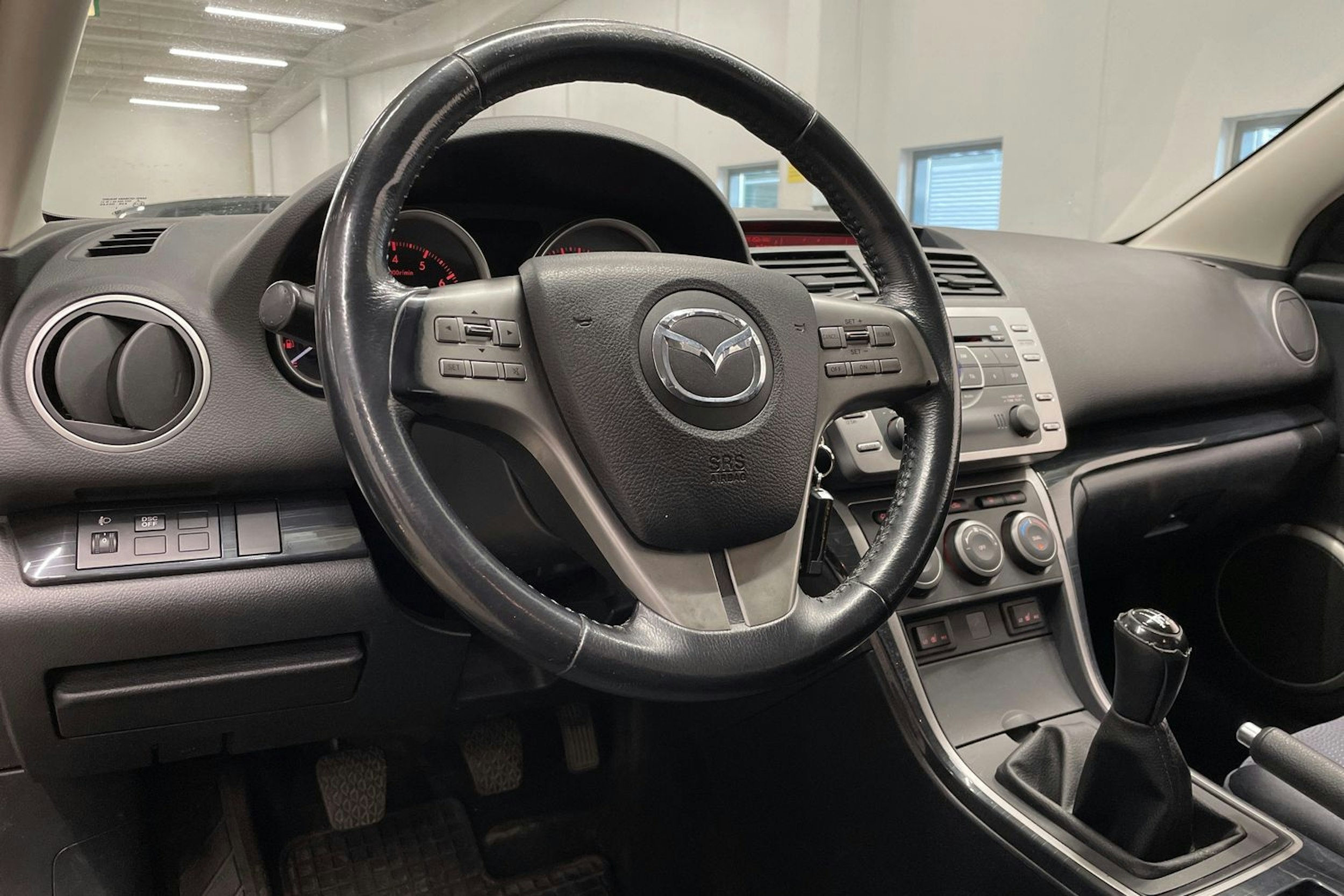 Valkoinen Mazda 6 2008 kuva 19.