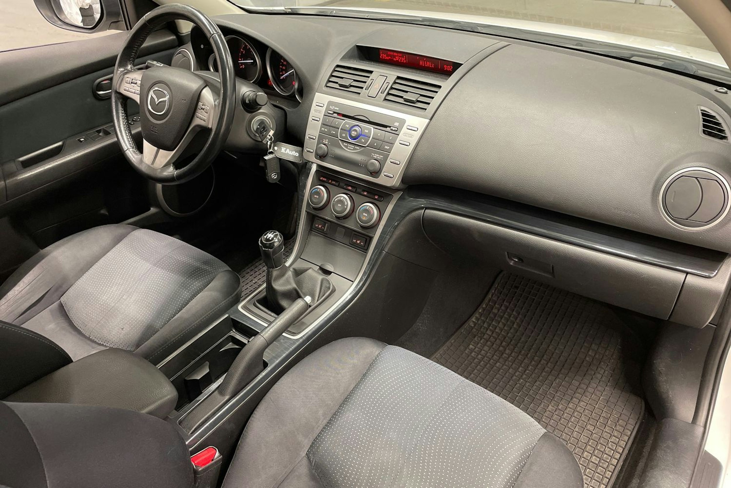 Valkoinen Mazda 6 2008 kuva 21.