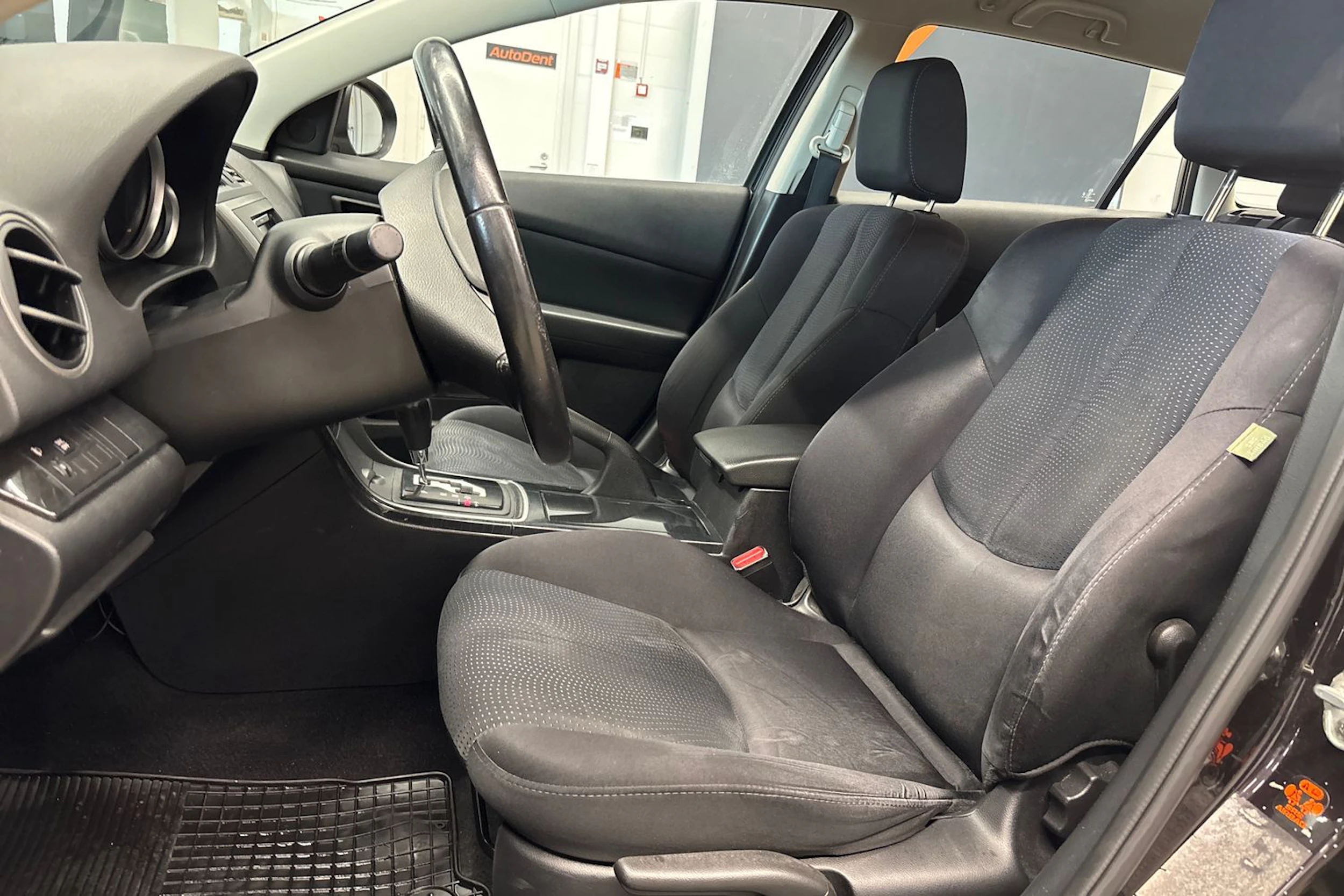 punainen Mazda 6 2009 kuva 11.
