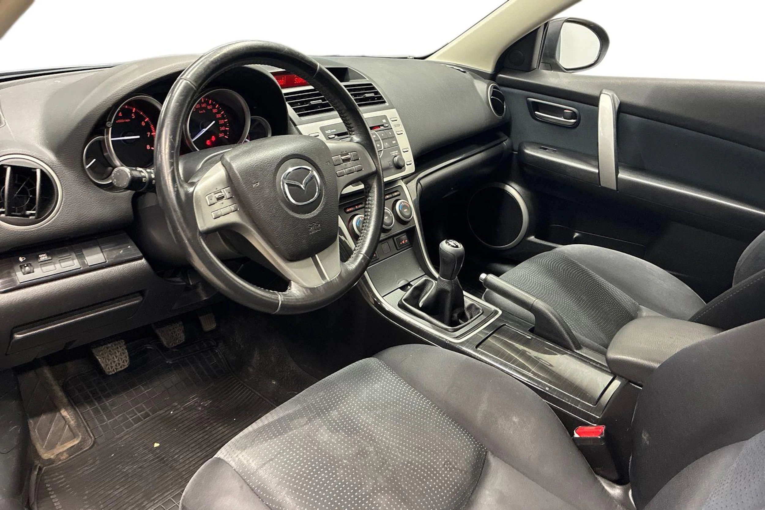 Musta Mazda 6 2009 kuva 8.