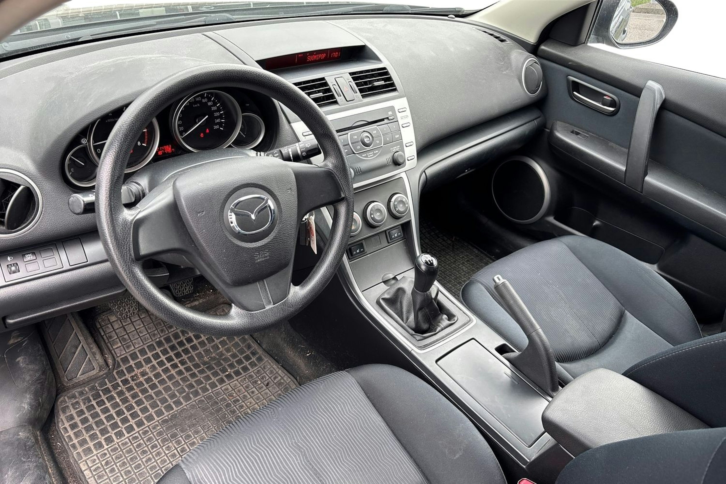 Punainen Mazda 6 2010 kuva 3.