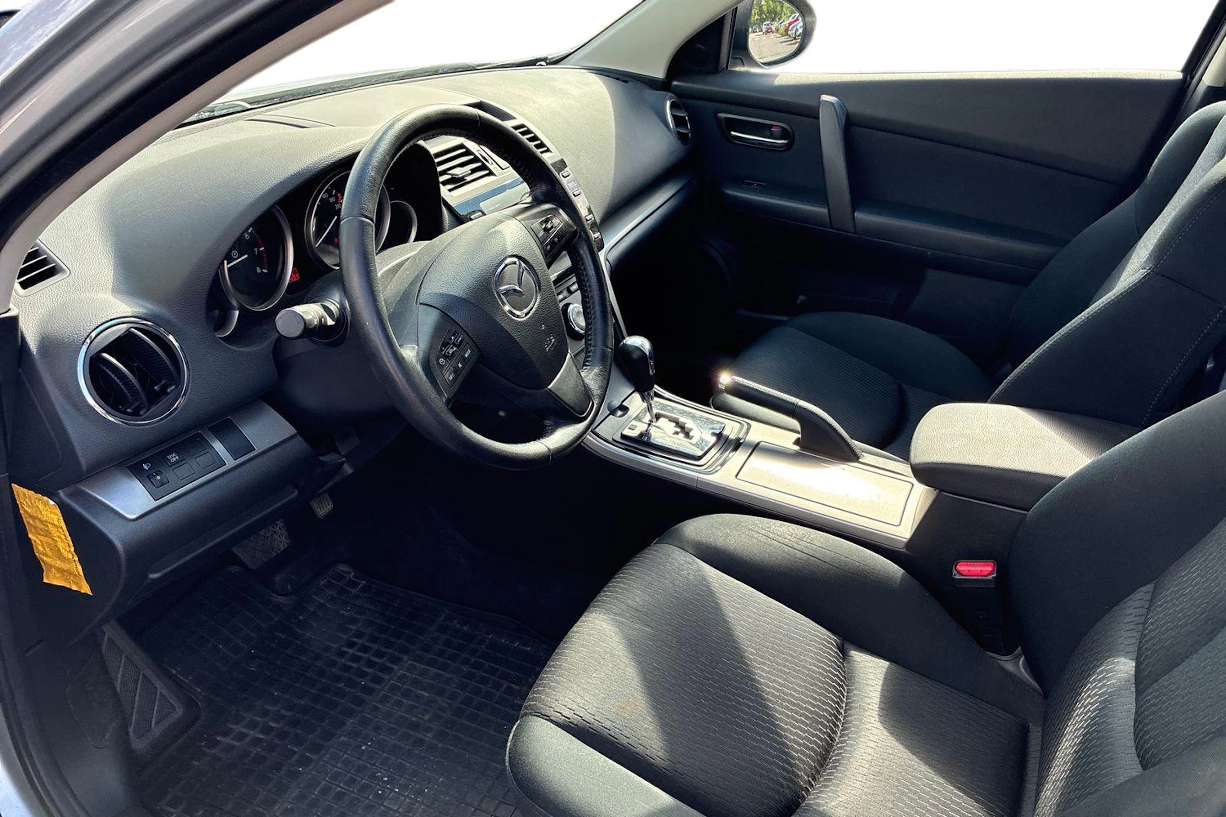 Harmaa Mazda 6 2011 kuva 3.
