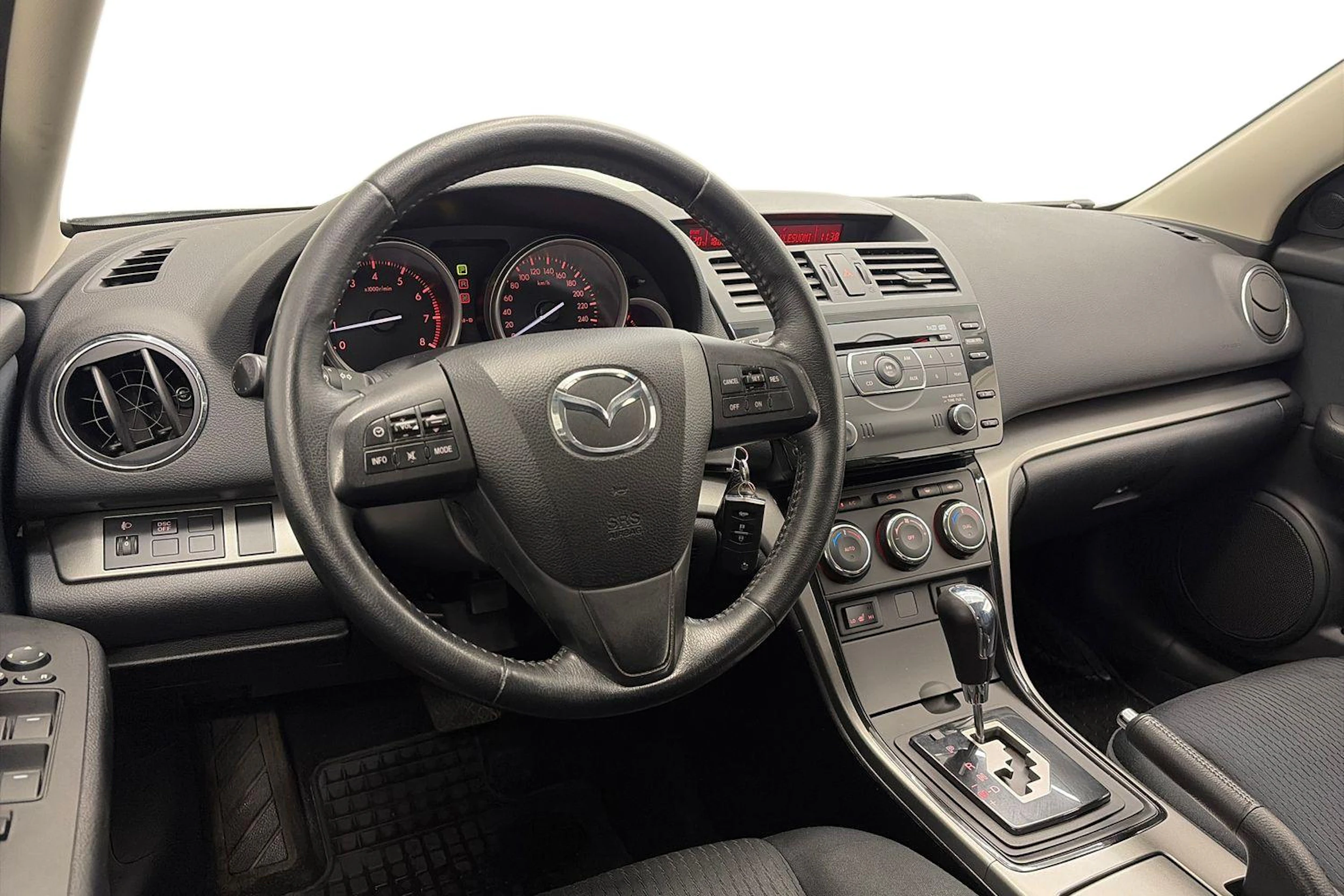 Harmaa Mazda 6 2011 kuva 6.