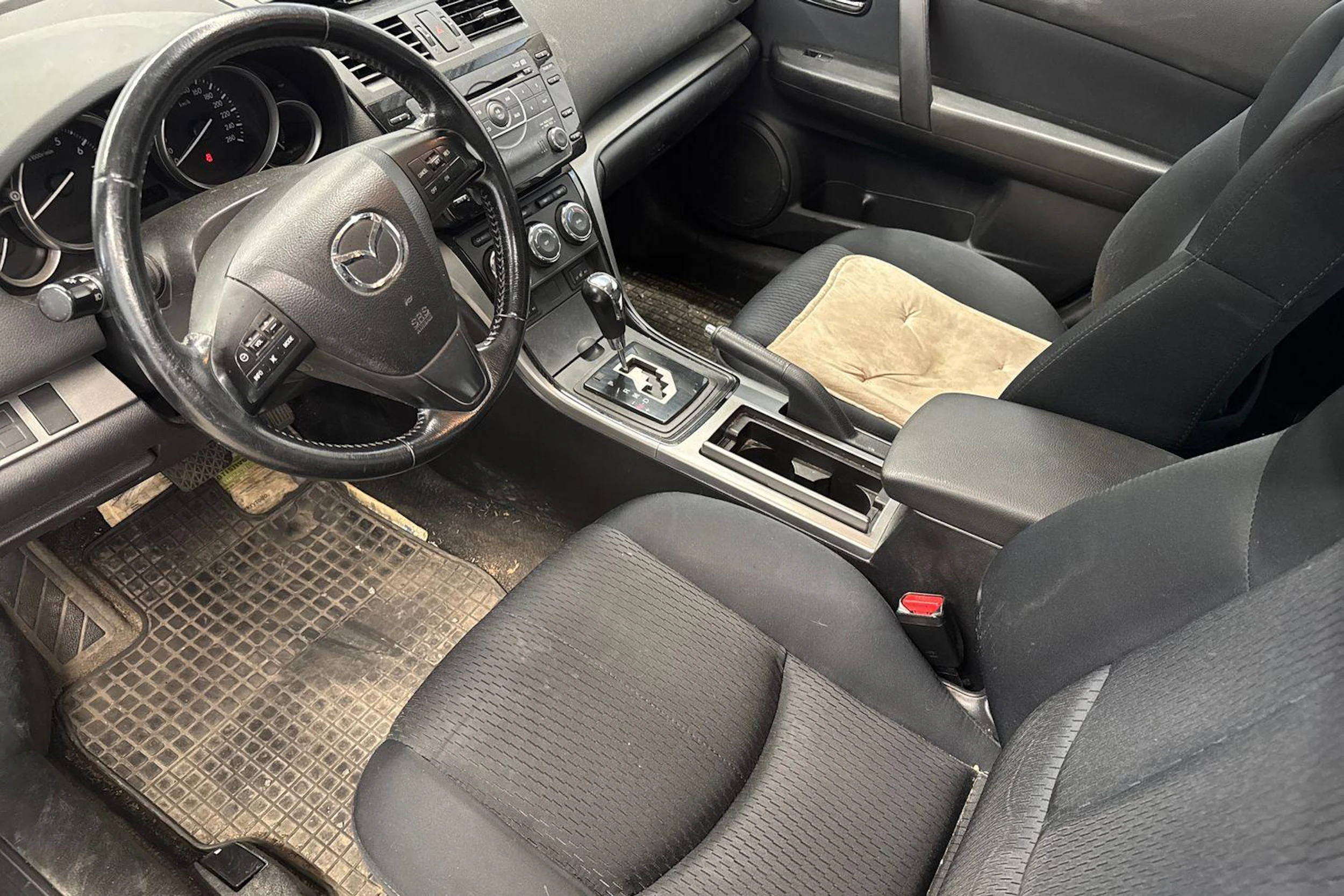 harmaa Mazda 6 2011 kuva 8.