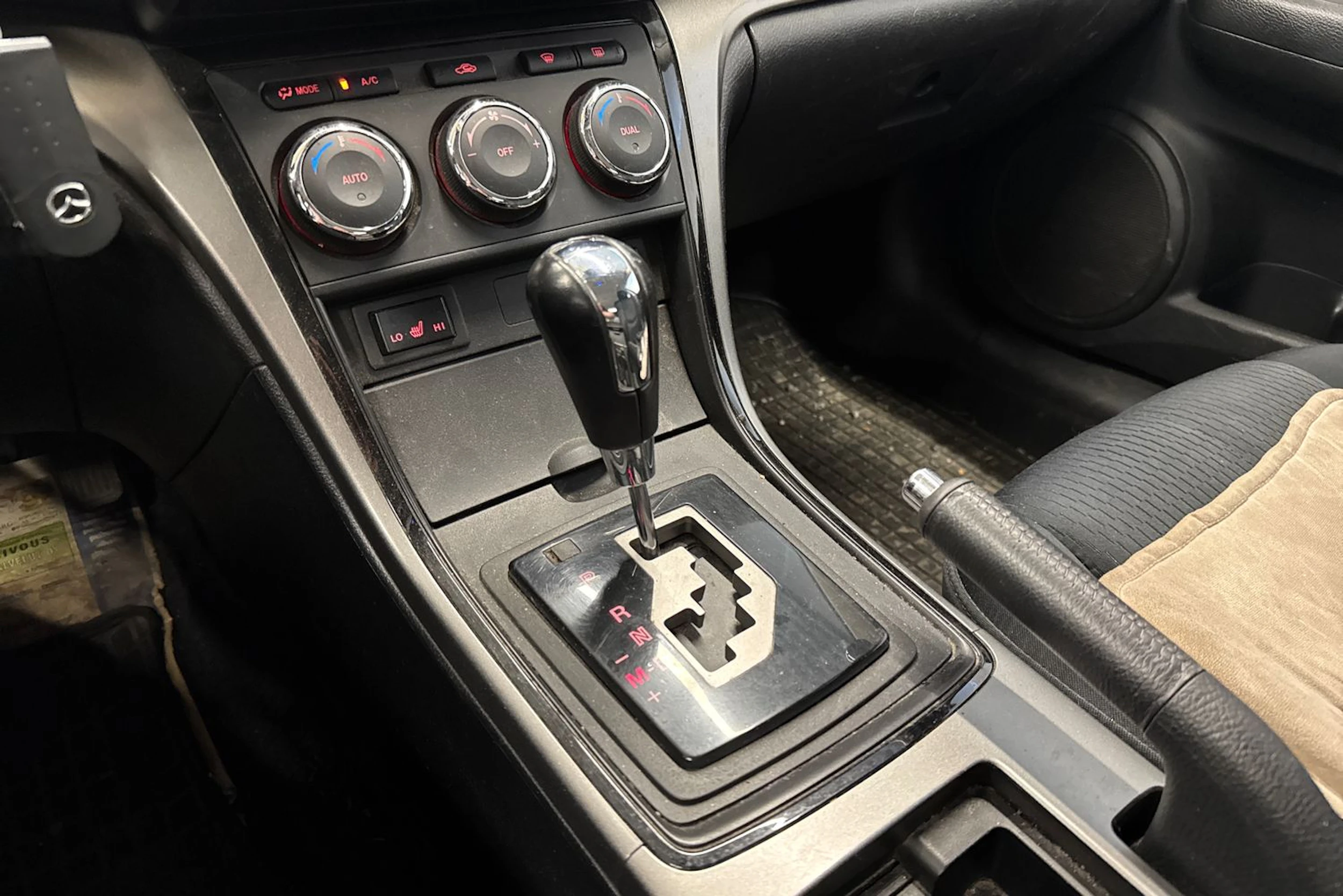 harmaa Mazda 6 2011 kuva 38.