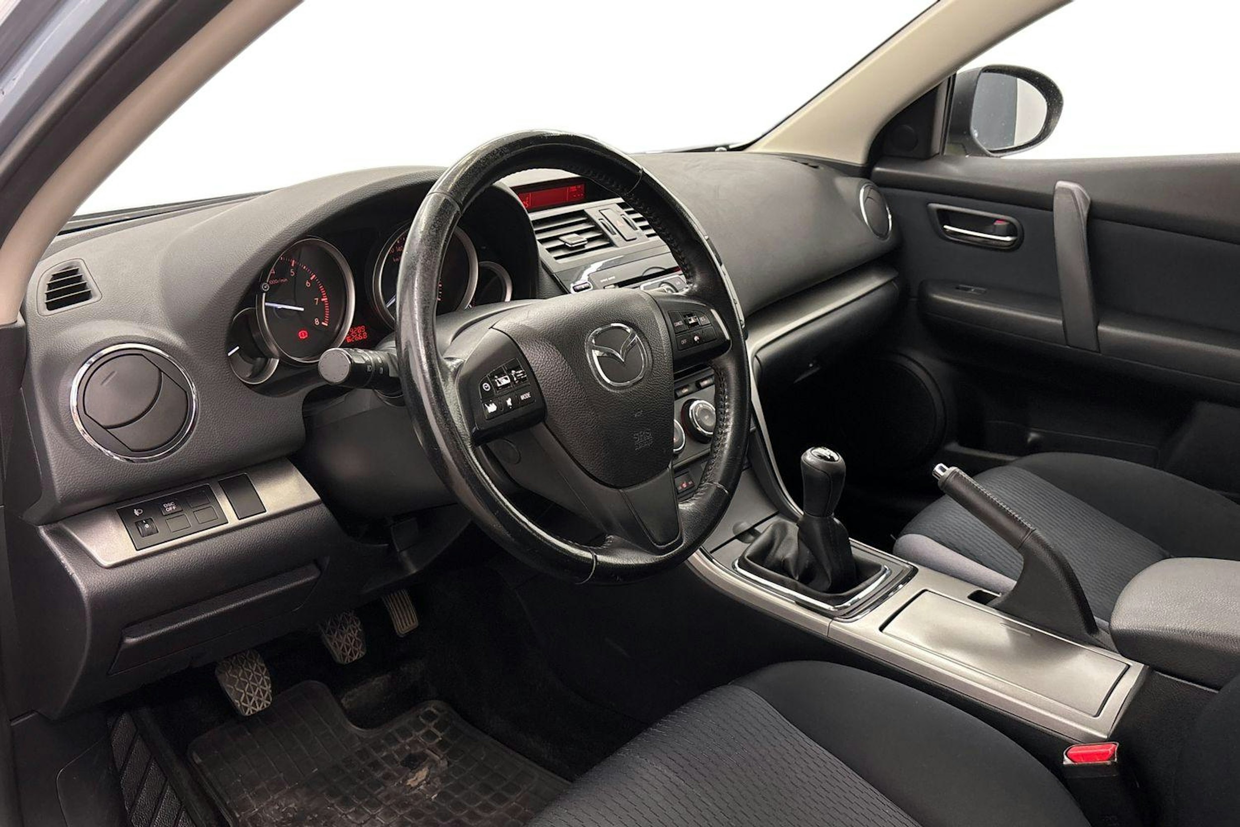 sininen Mazda 6 2011 kuva 6.