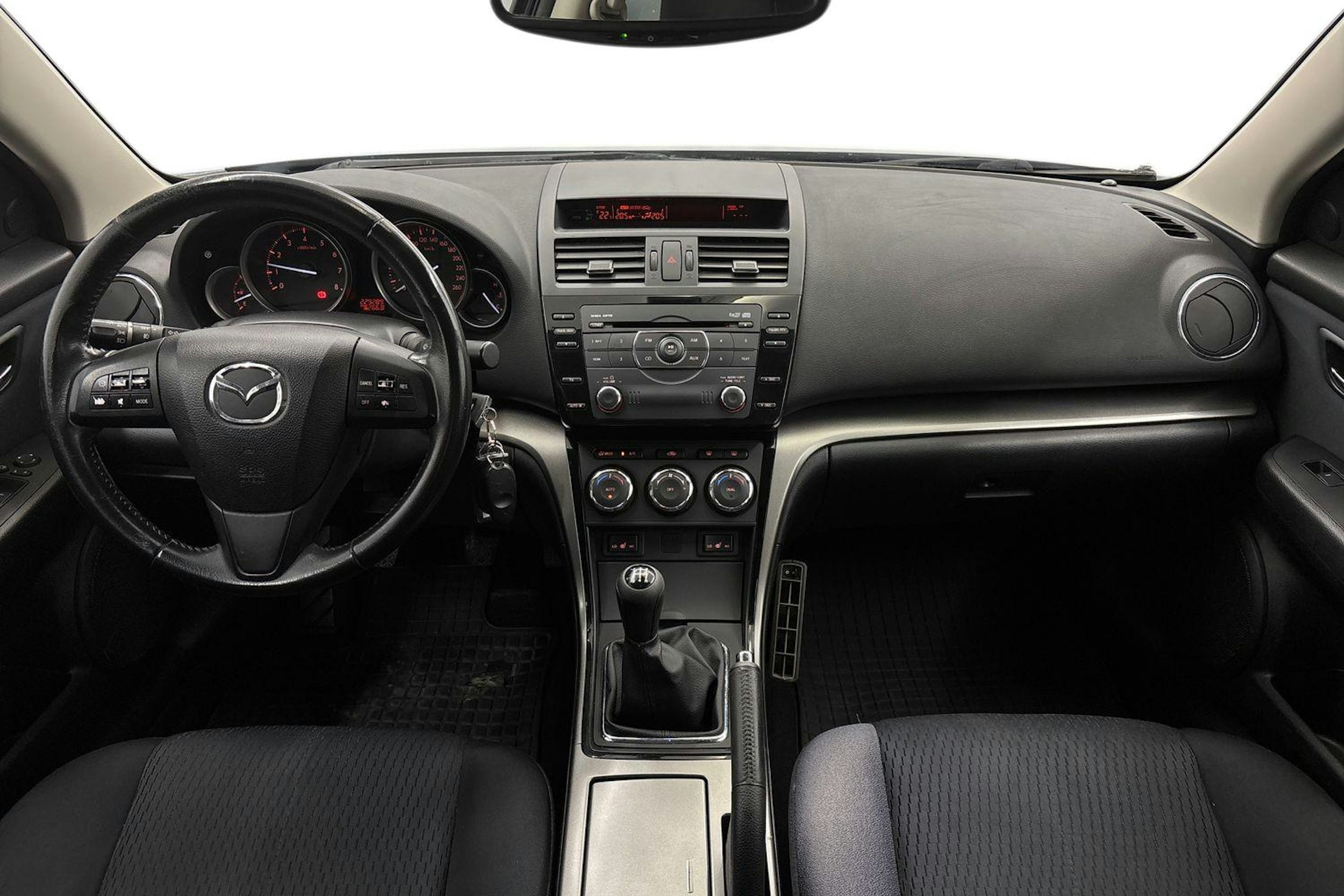 sininen Mazda 6 2011 kuva 7.
