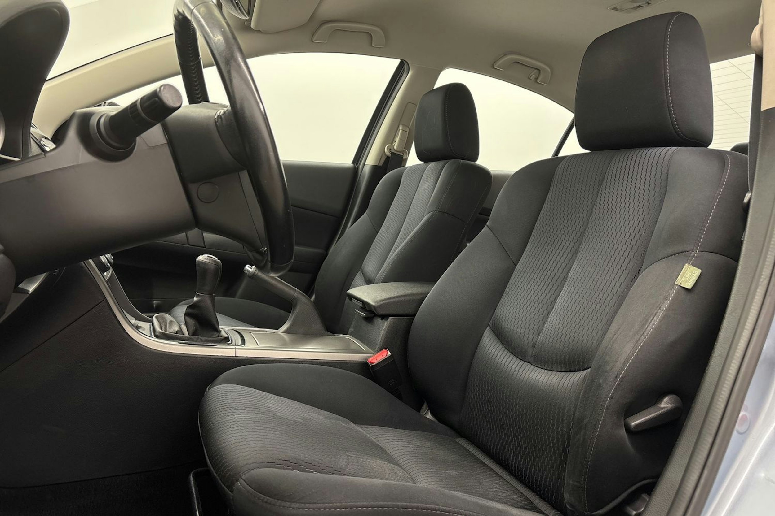 sininen Mazda 6 2011 kuva 11.